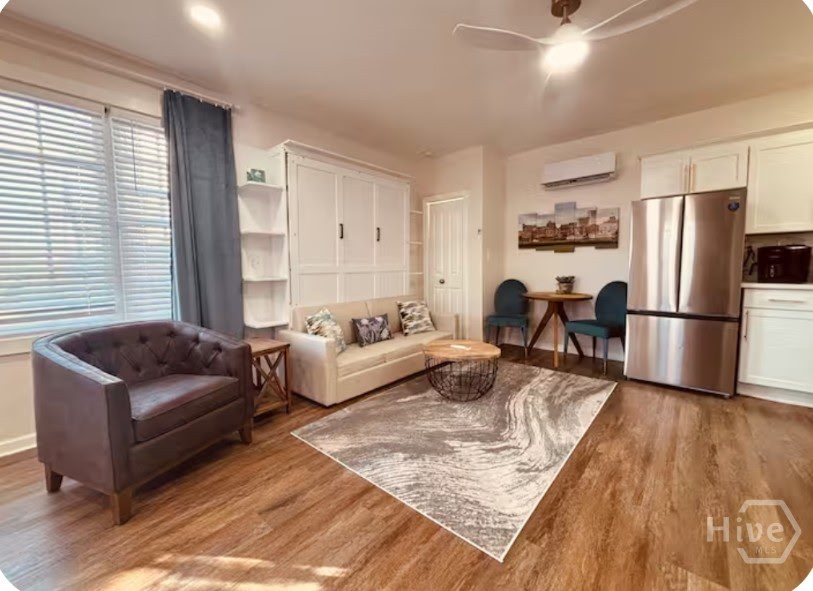 3 E Lathrop Avenue