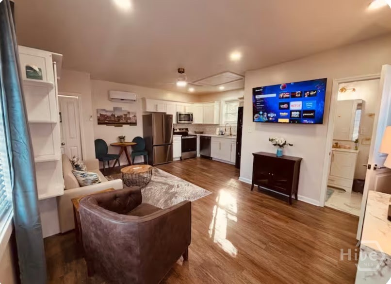 3 E Lathrop Avenue