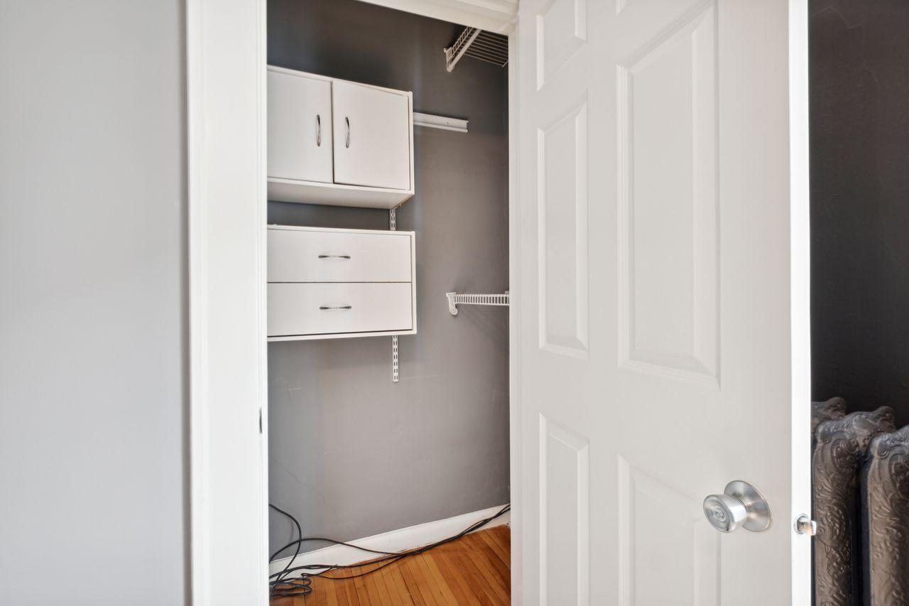 1828 Clinton Avenue Unit: 4