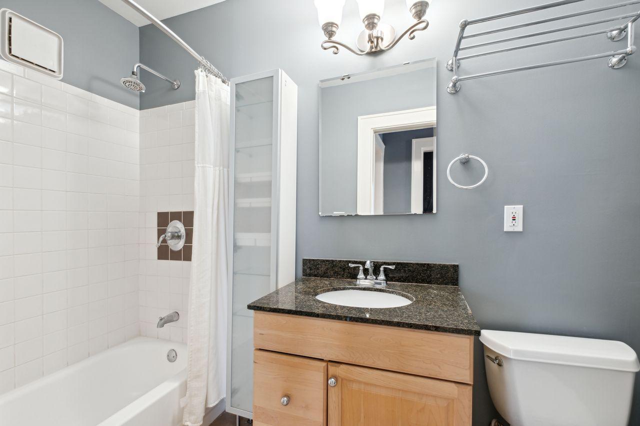 1828 Clinton Avenue Unit: 4