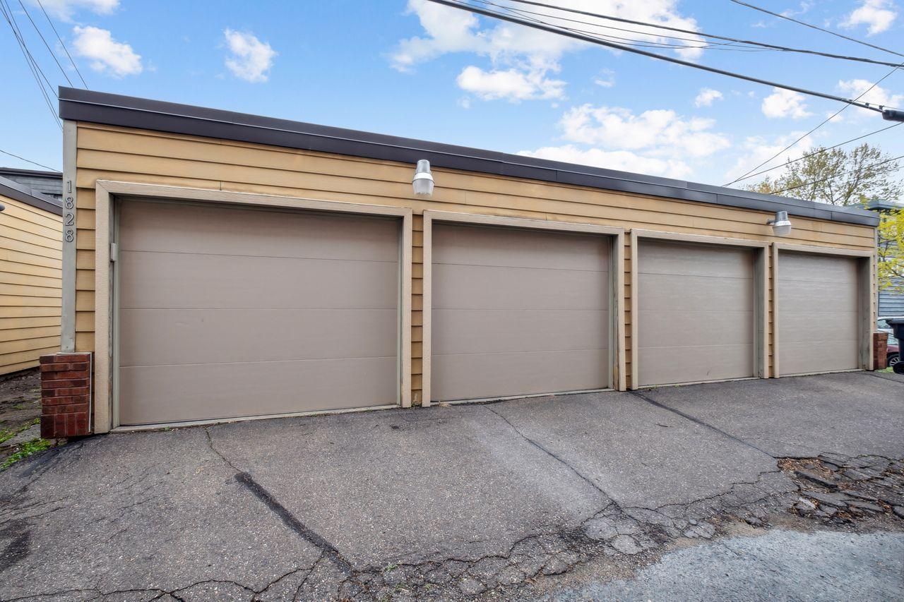 1828 Clinton Avenue Unit: 4