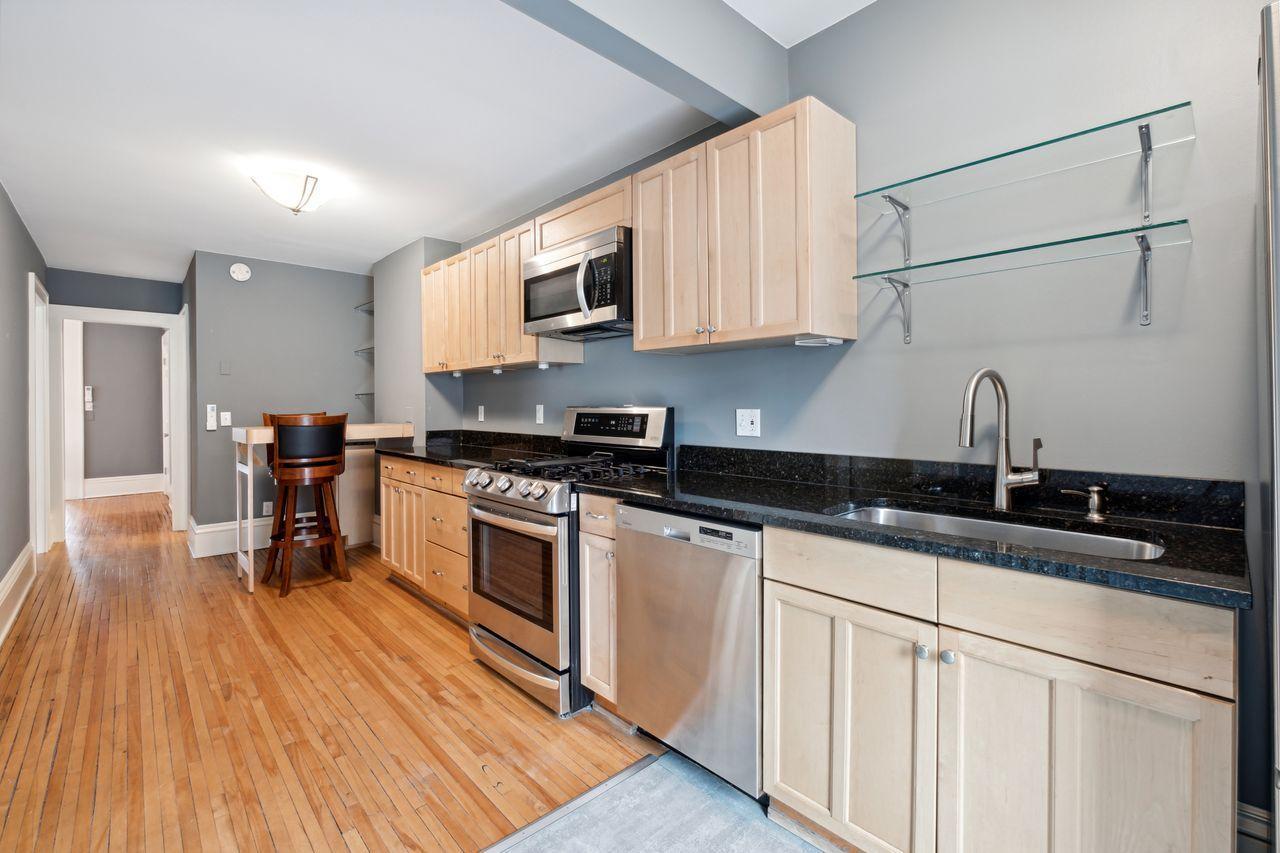 1828 Clinton Avenue Unit: 4