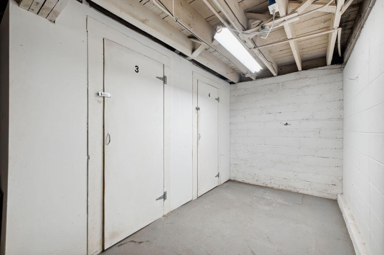 1828 Clinton Avenue Unit: 4