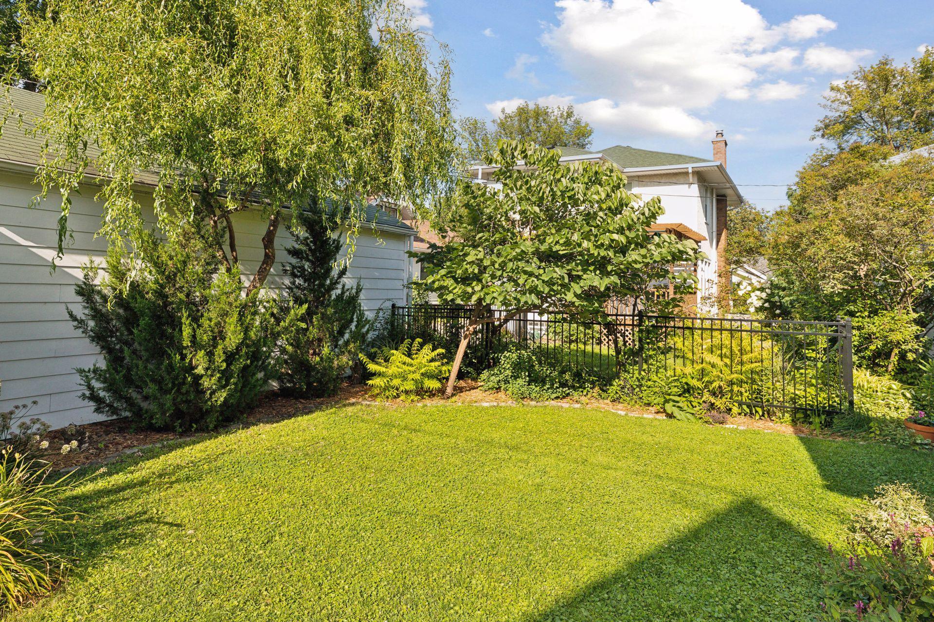 810 W 39th Street