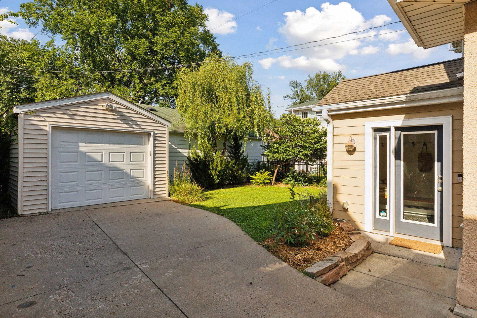 810 W 39th Street