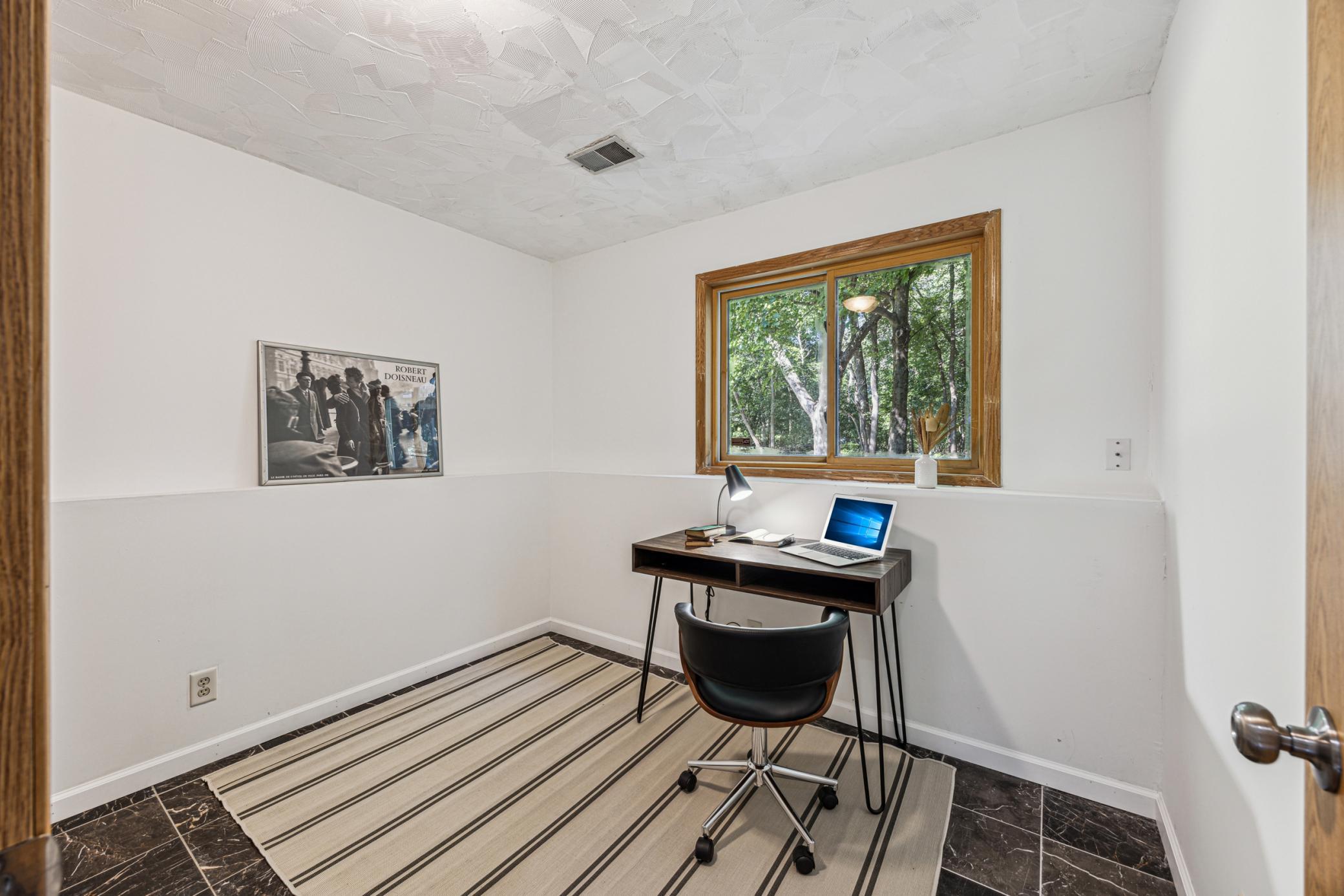 3251 Victoria Street N