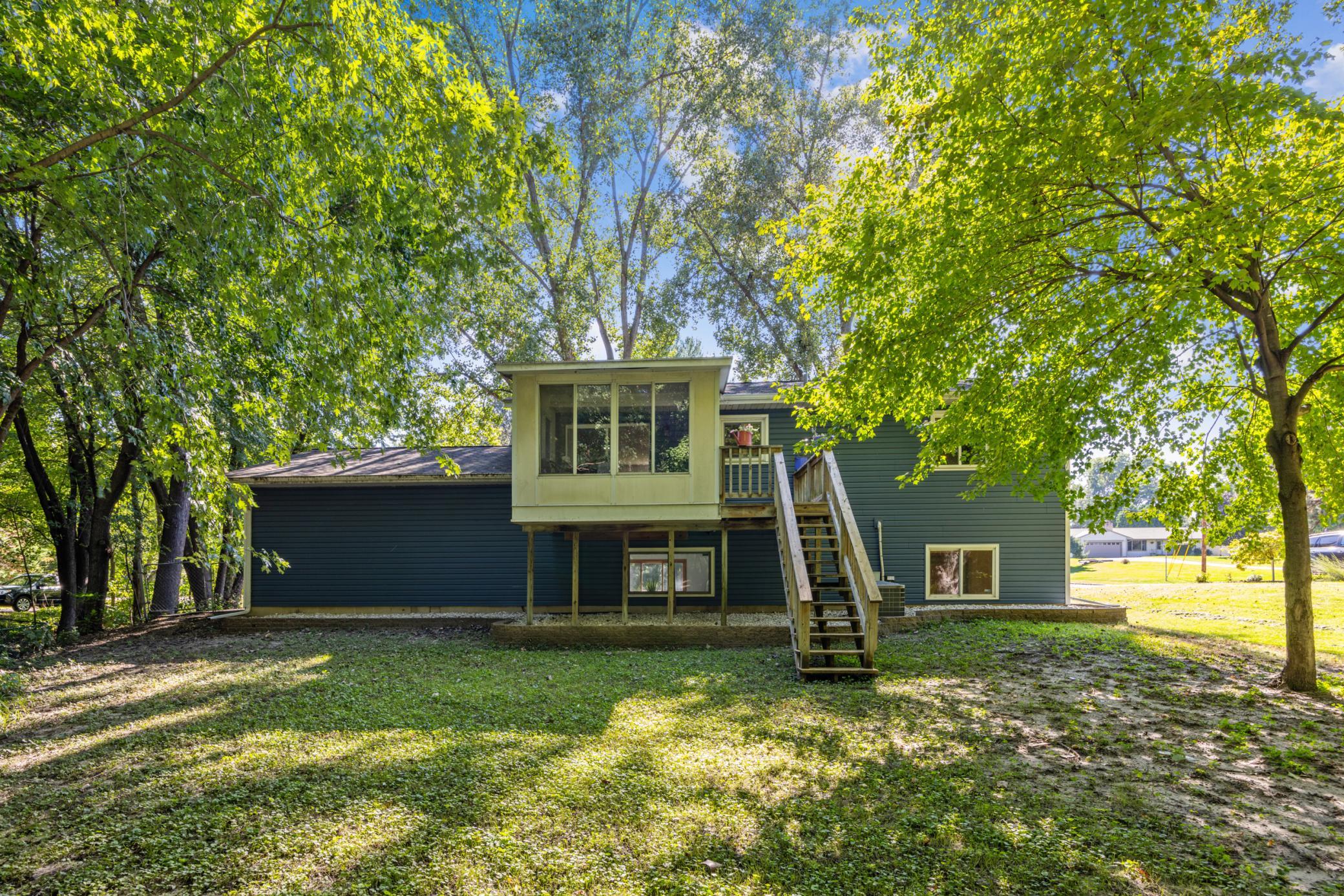 3251 Victoria Street N