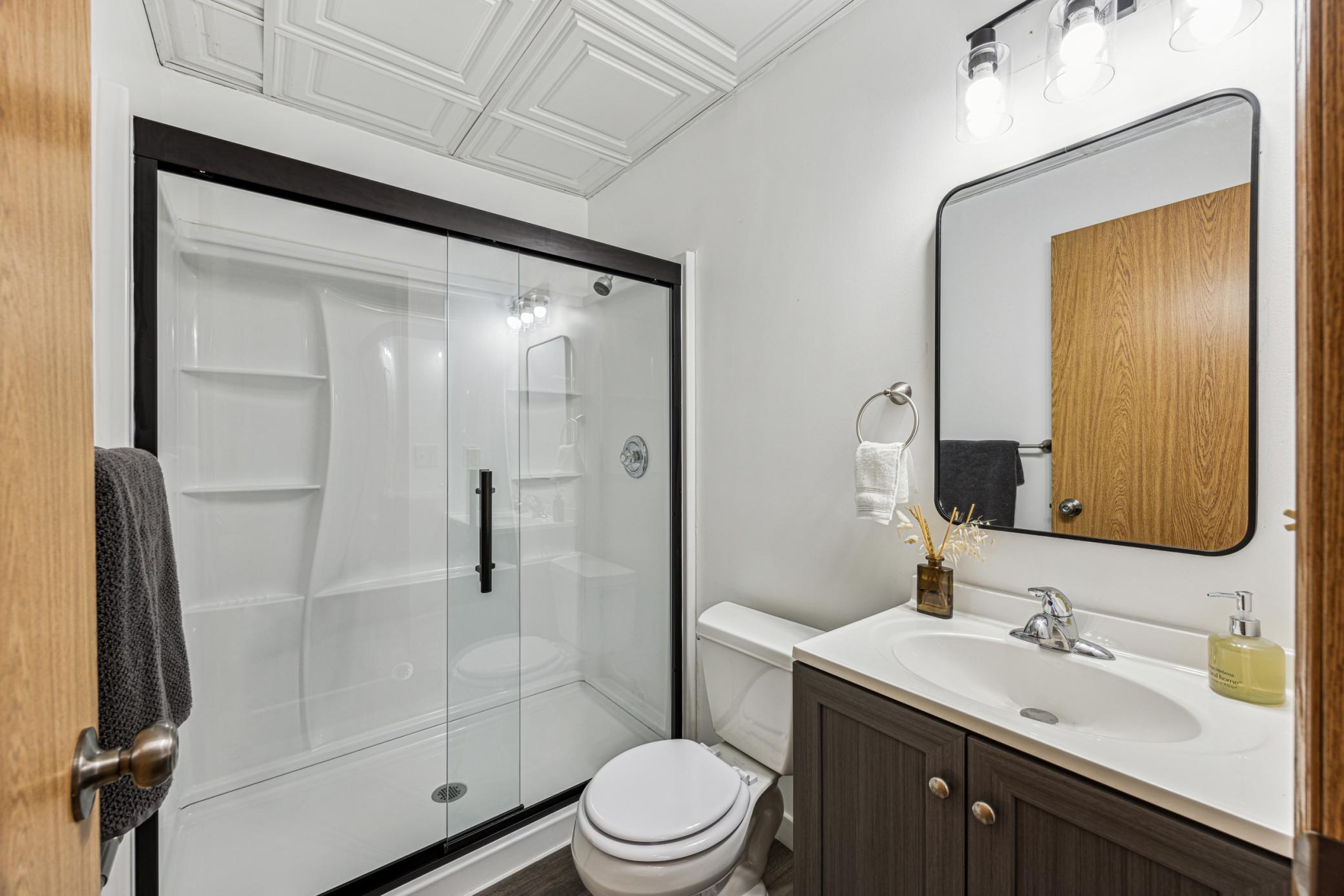 3251 Victoria Street N