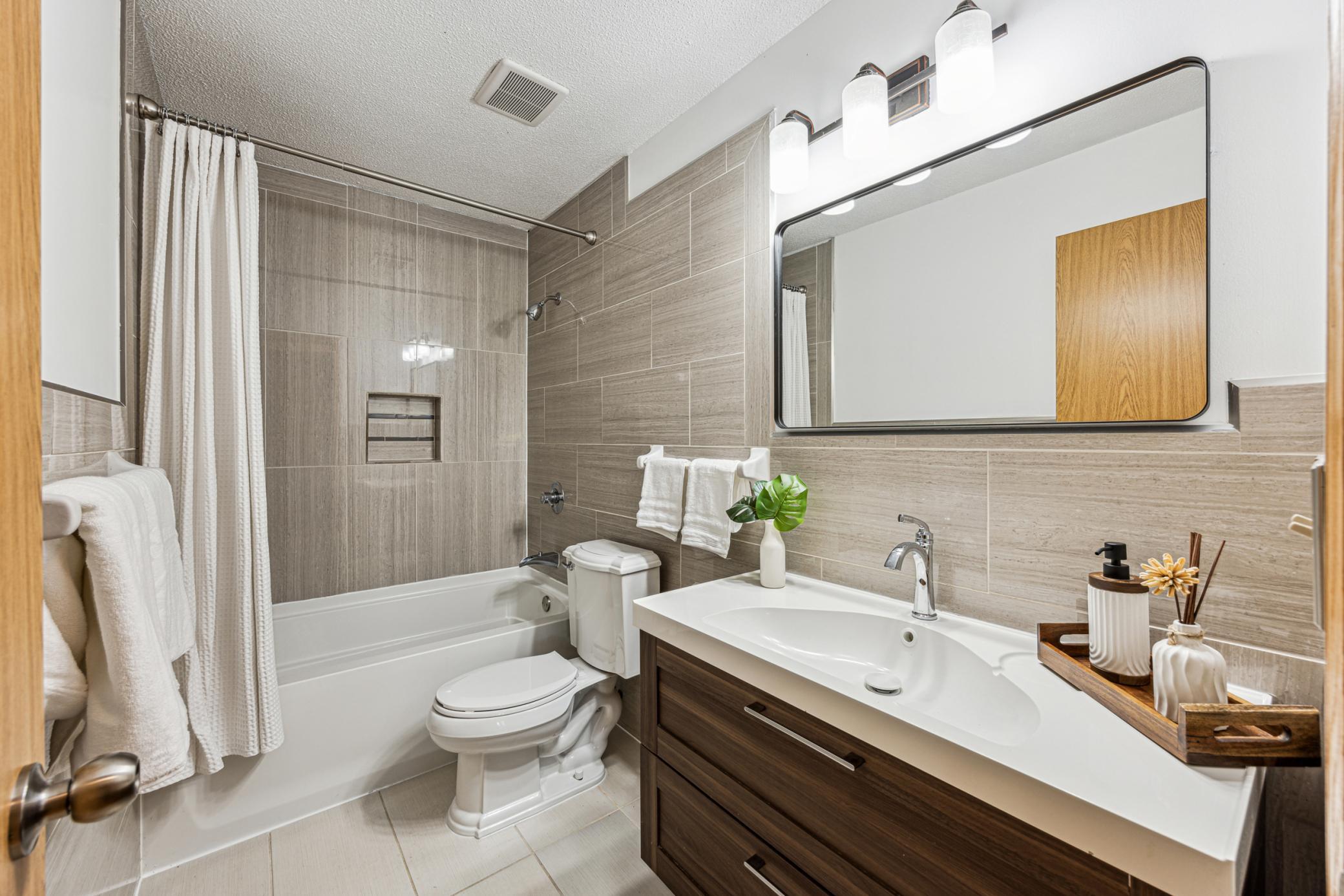 3251 Victoria Street N