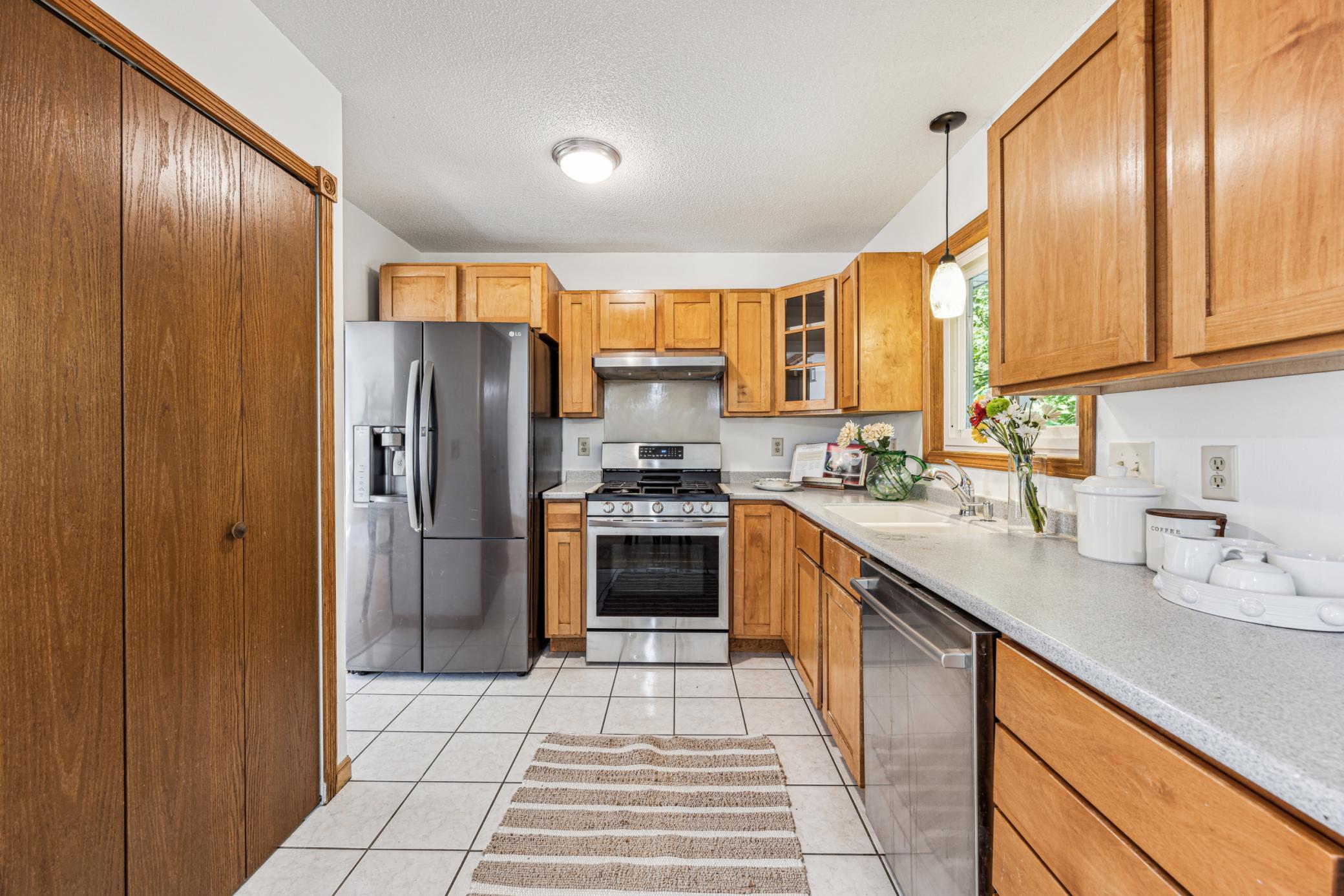 3251 Victoria Street N