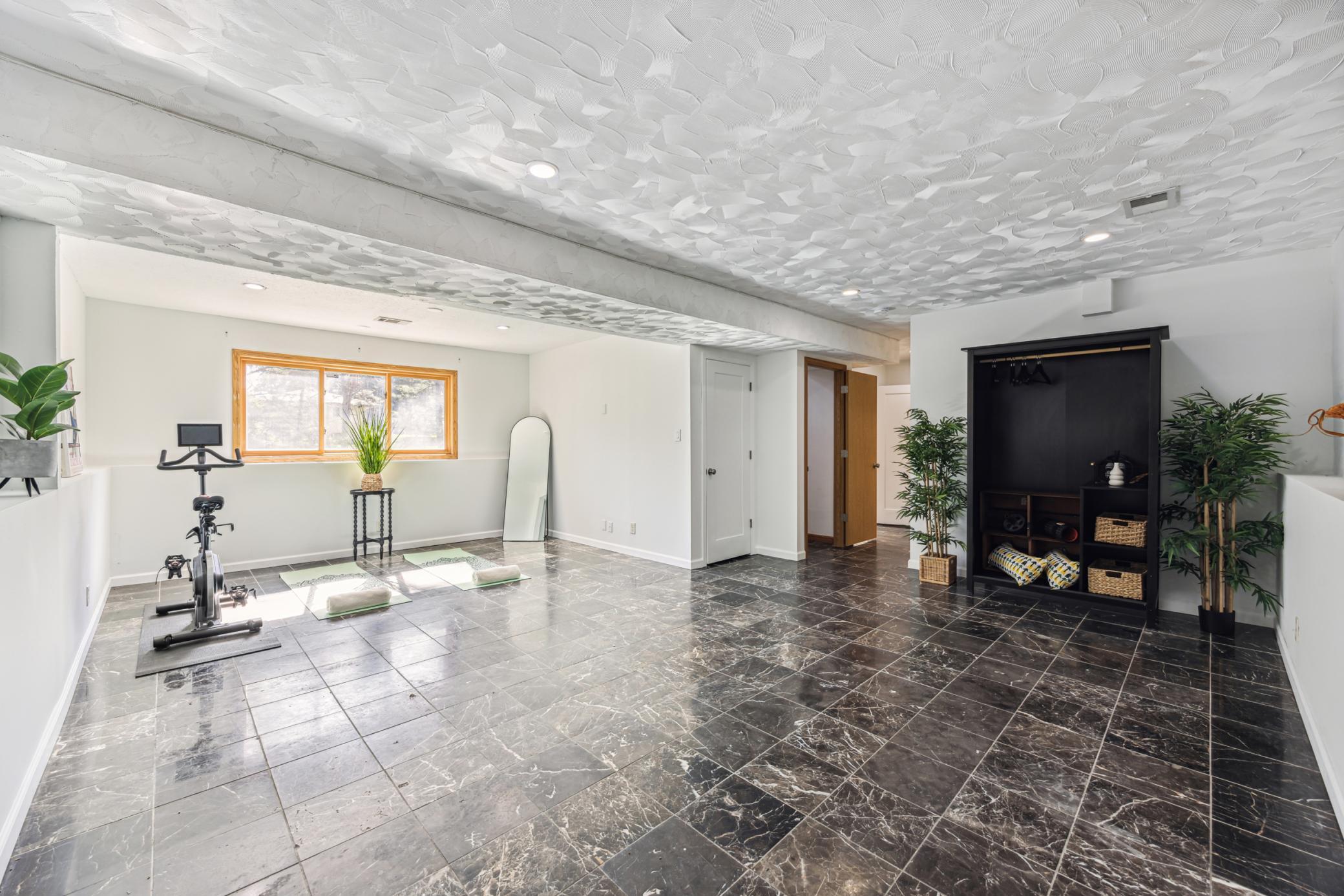 3251 Victoria Street N