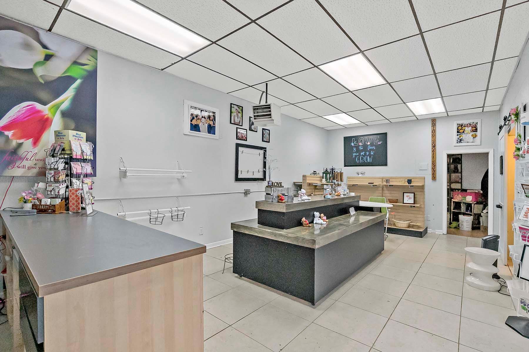 210 Railroad Street W