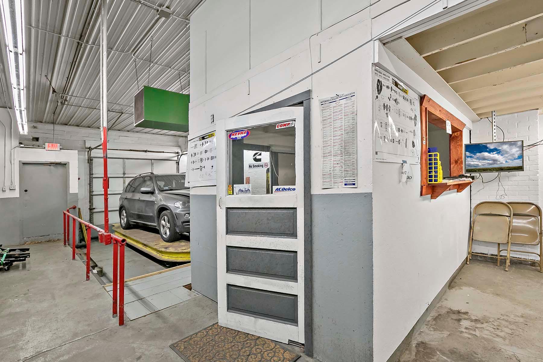 210 Railroad Street W