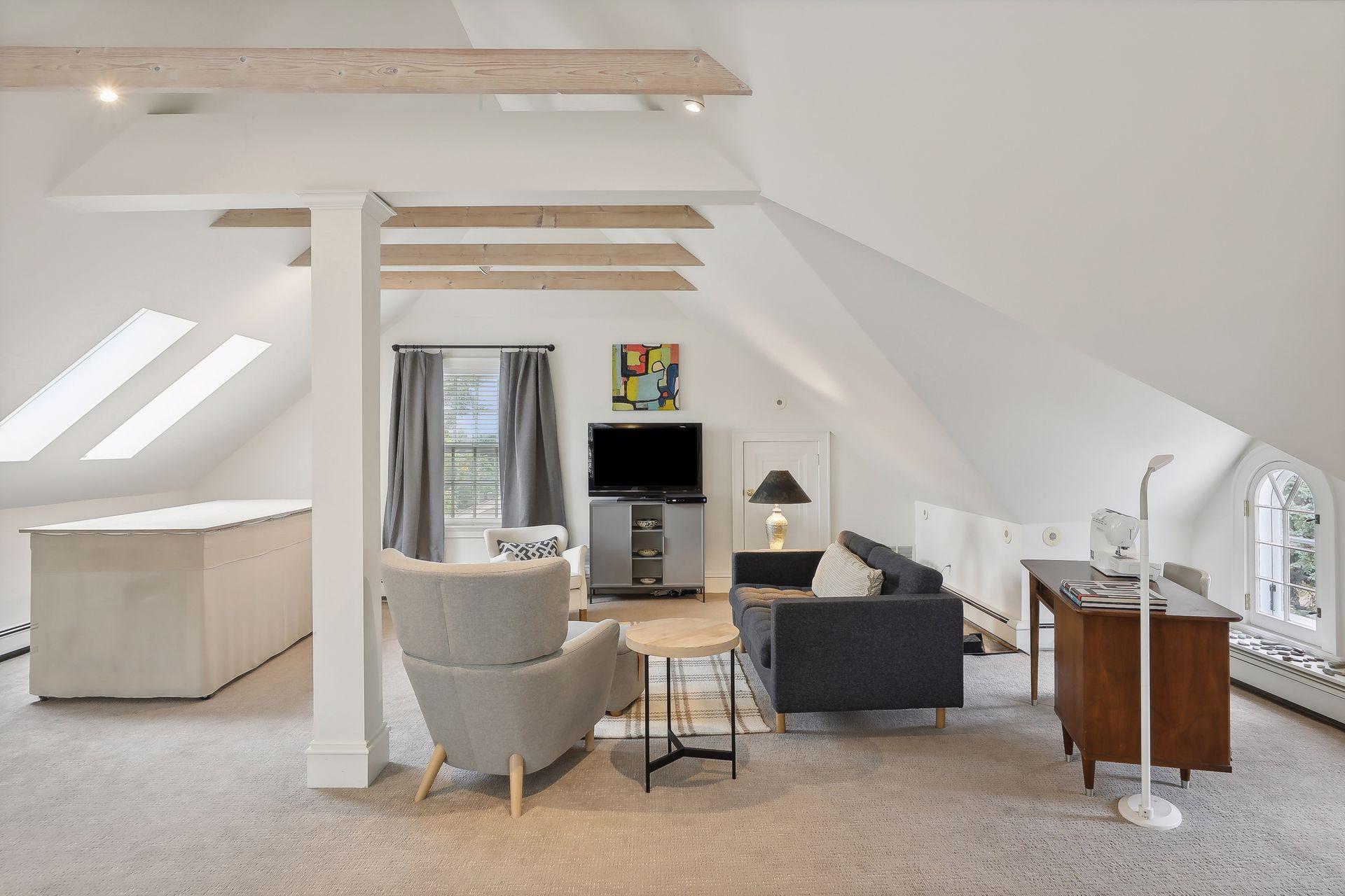 1798 Pinehurst Avenue