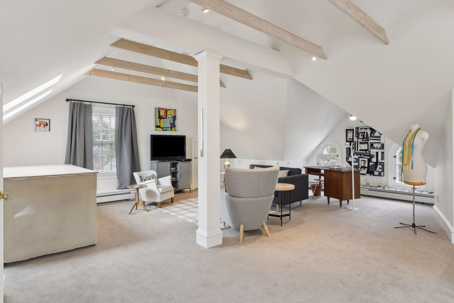 1798 Pinehurst Avenue