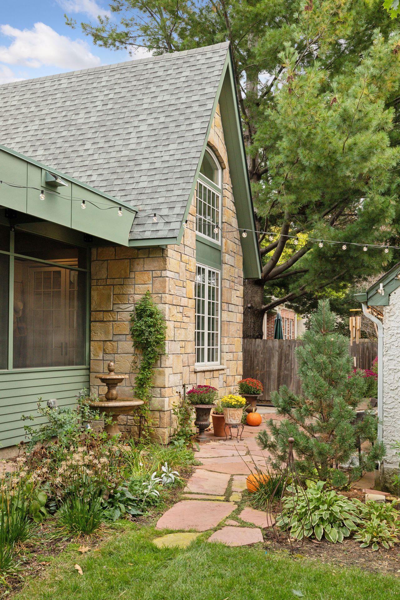 1798 Pinehurst Avenue