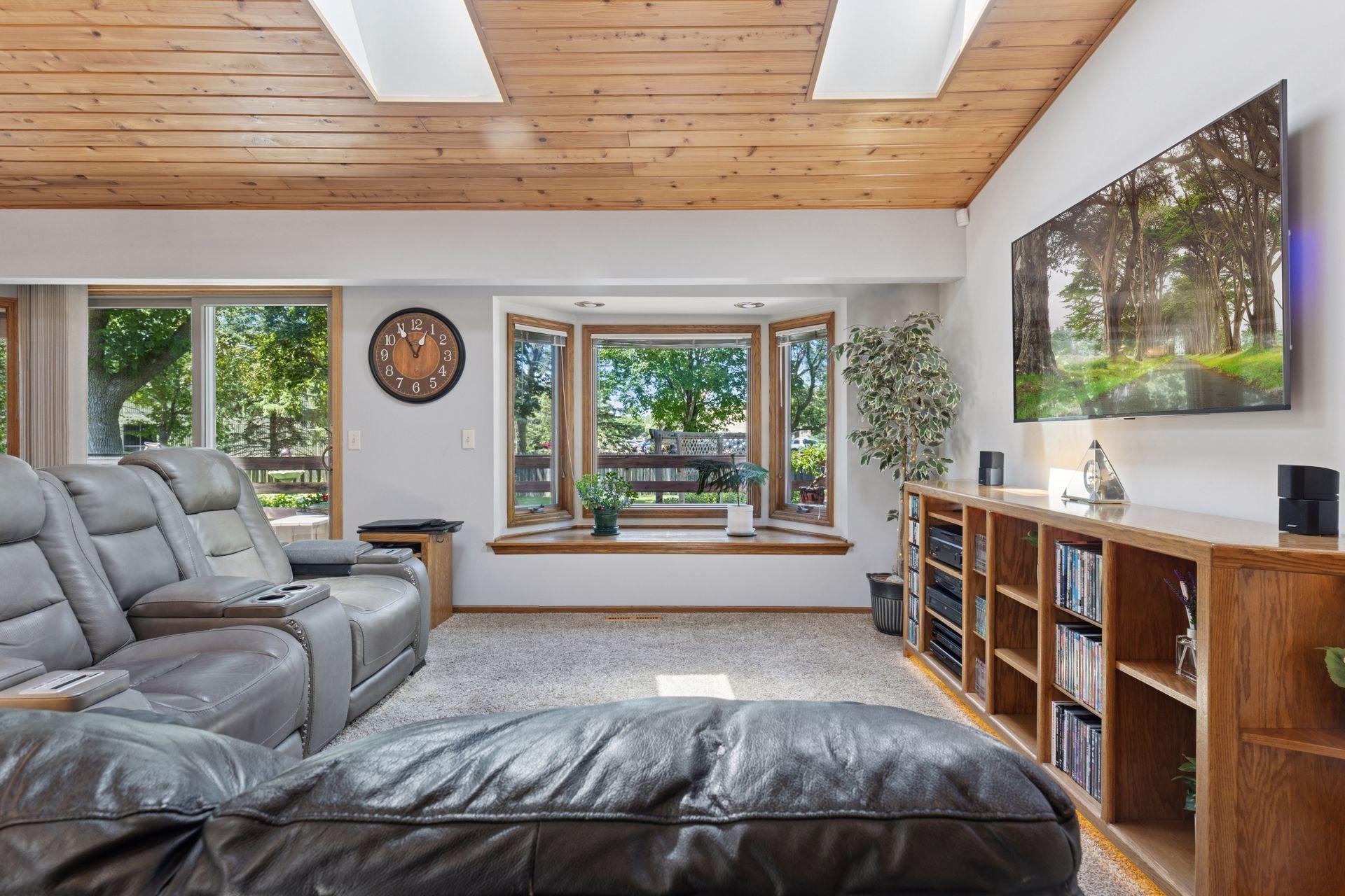 11027 Xylon Avenue N