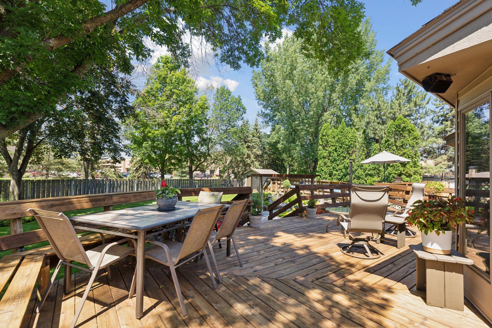 11027 Xylon Avenue N