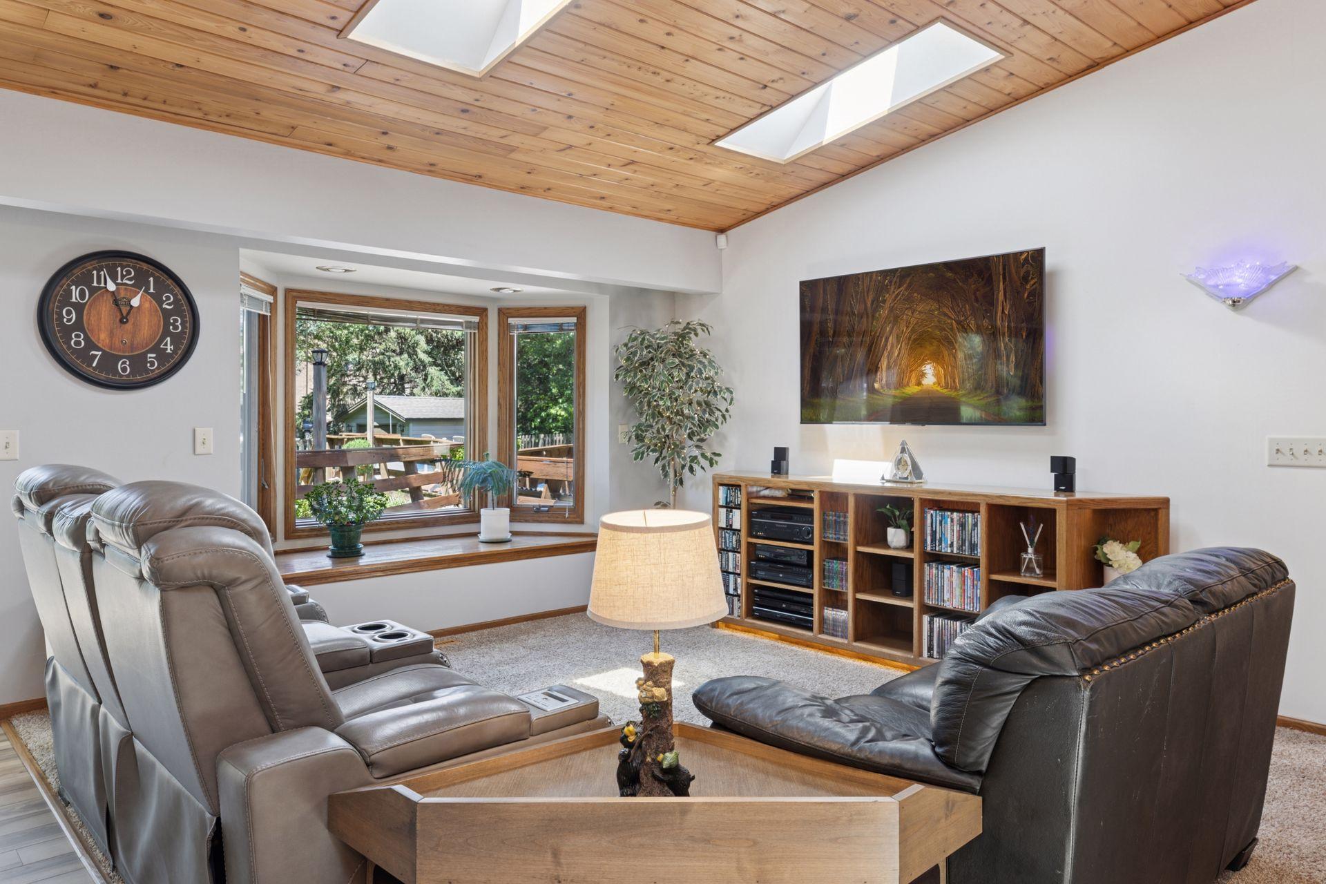 11027 Xylon Avenue N