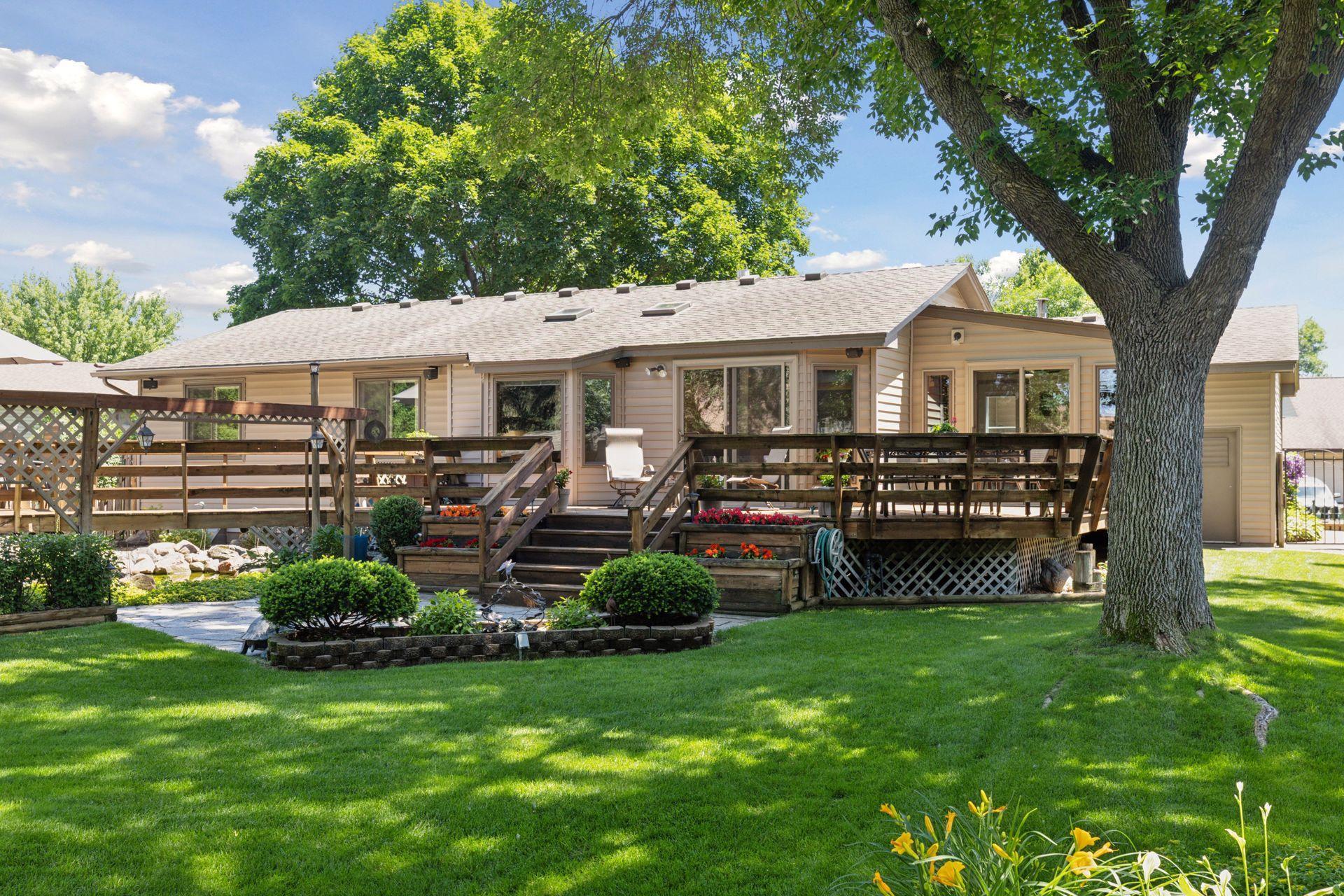 11027 Xylon Avenue N