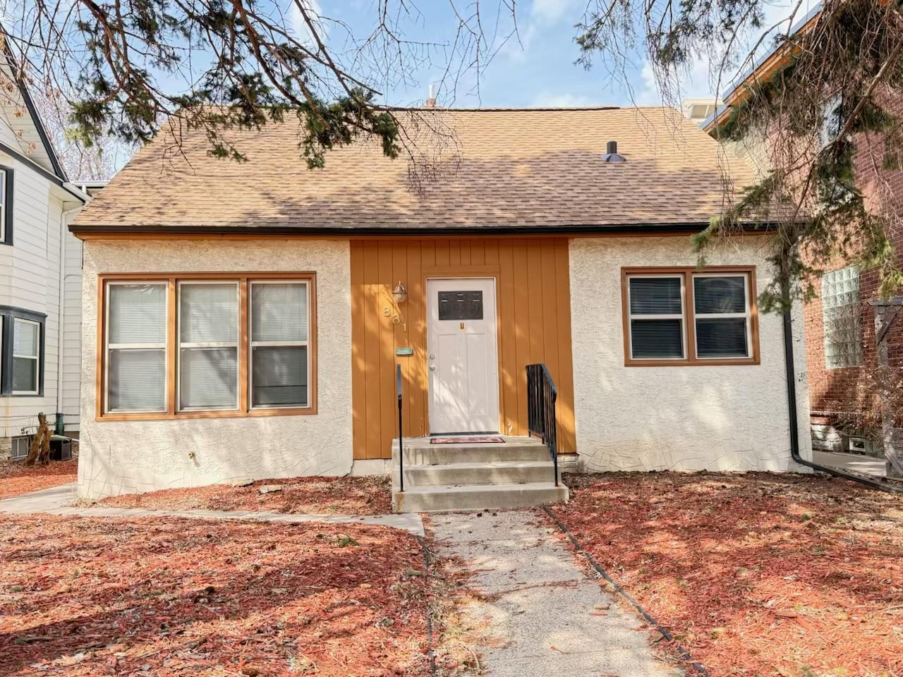 881 Grand Avenue