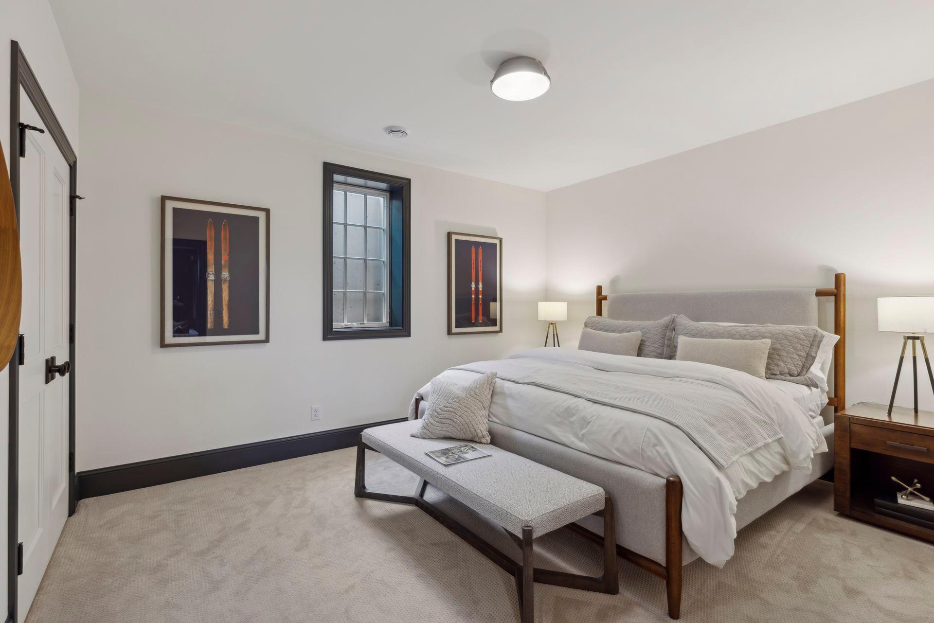 956 Mississippi River Boulevard S