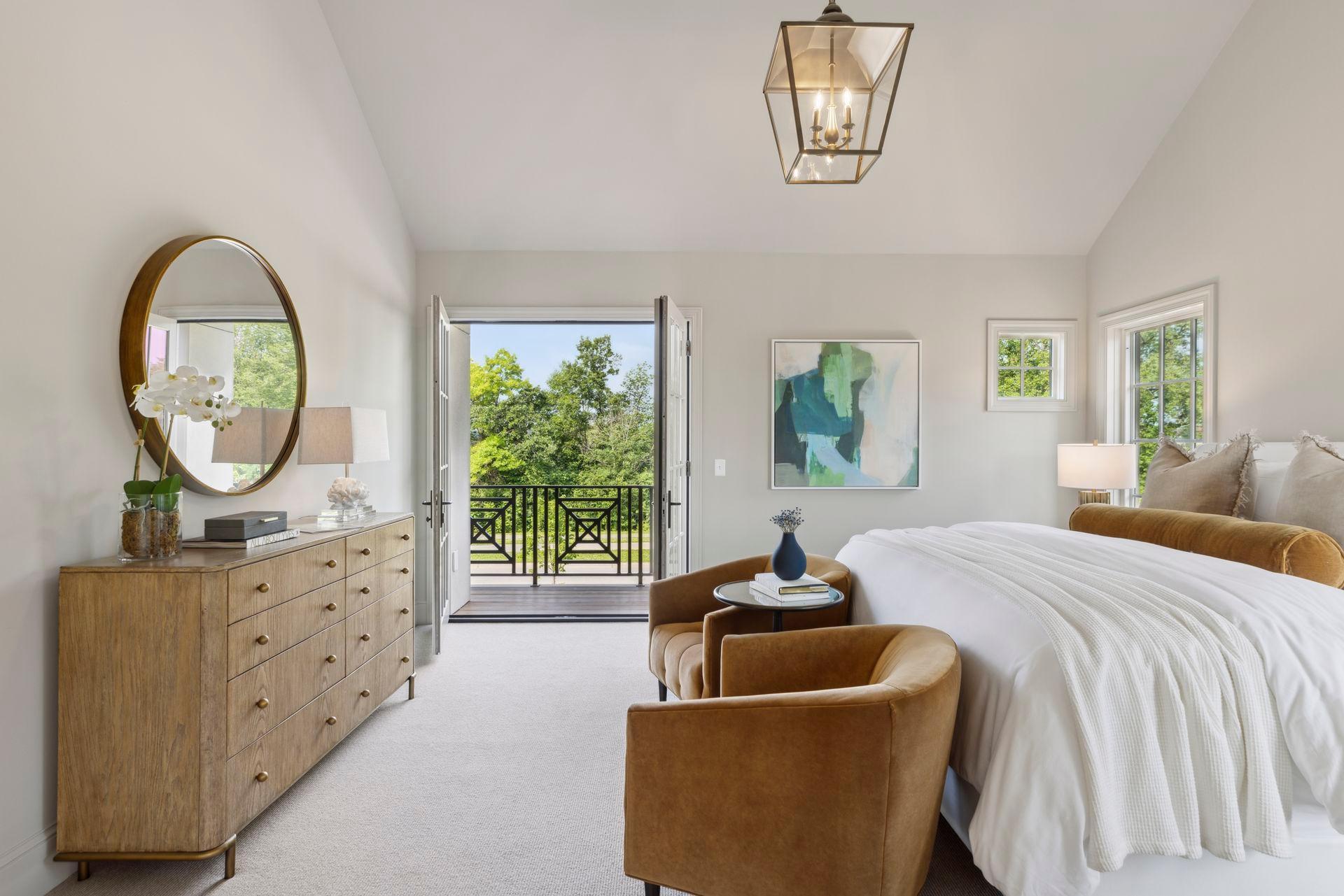 956 Mississippi River Boulevard S