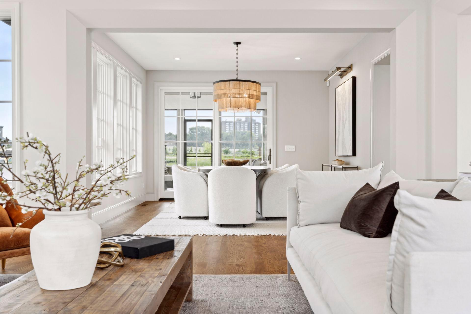 956 Mississippi River Boulevard S