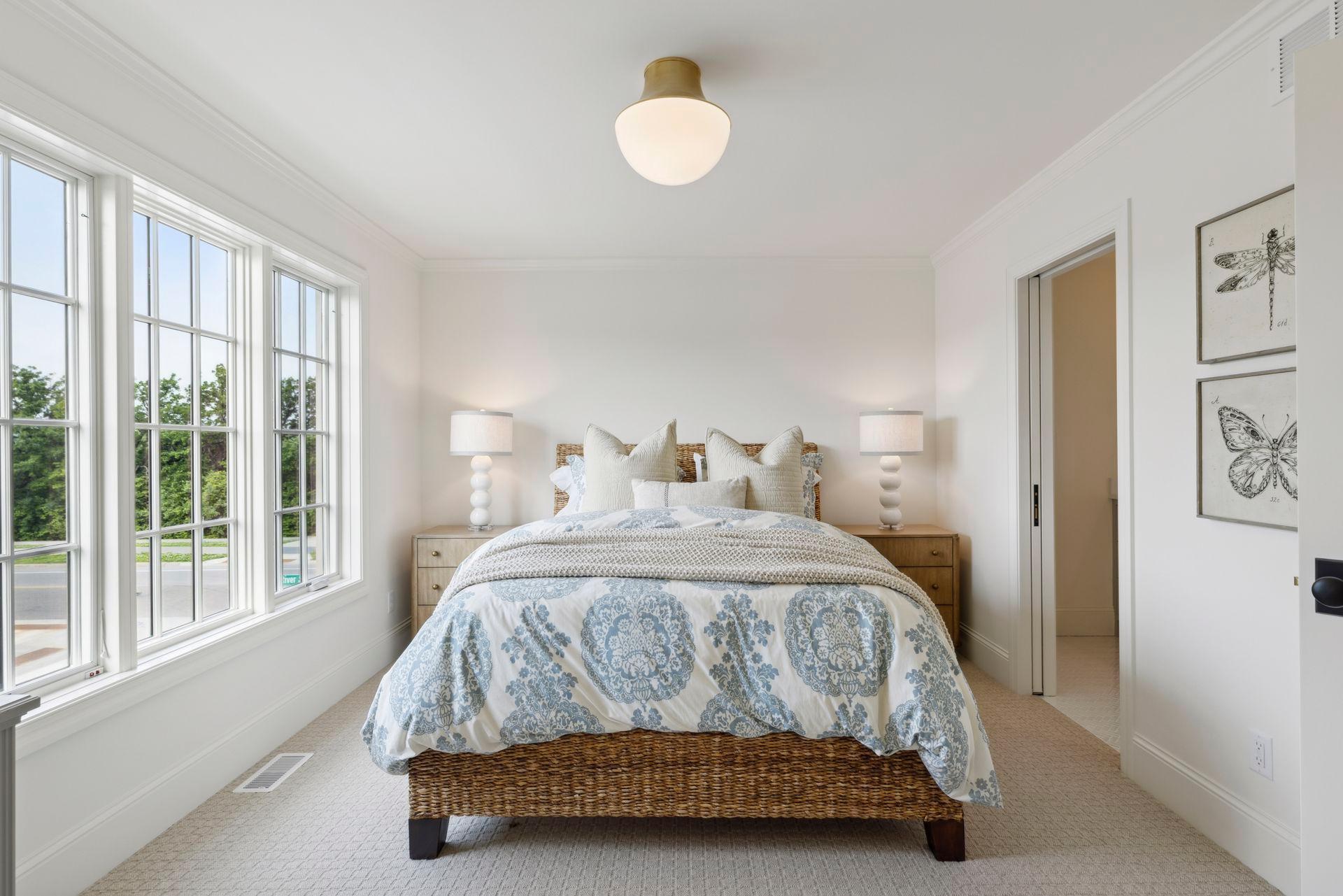 956 Mississippi River Boulevard S