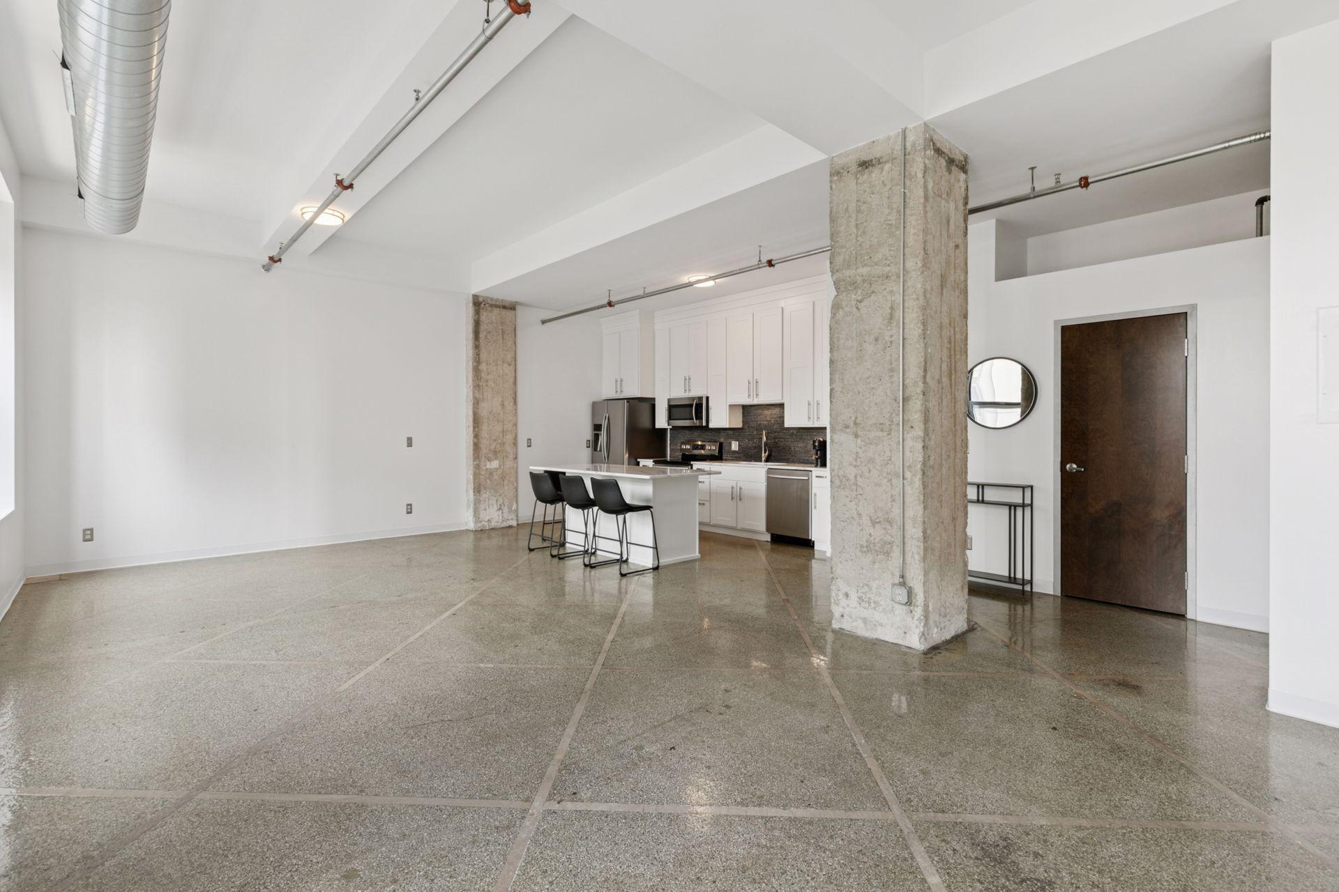 350 Saint Peter Street Unit: 908