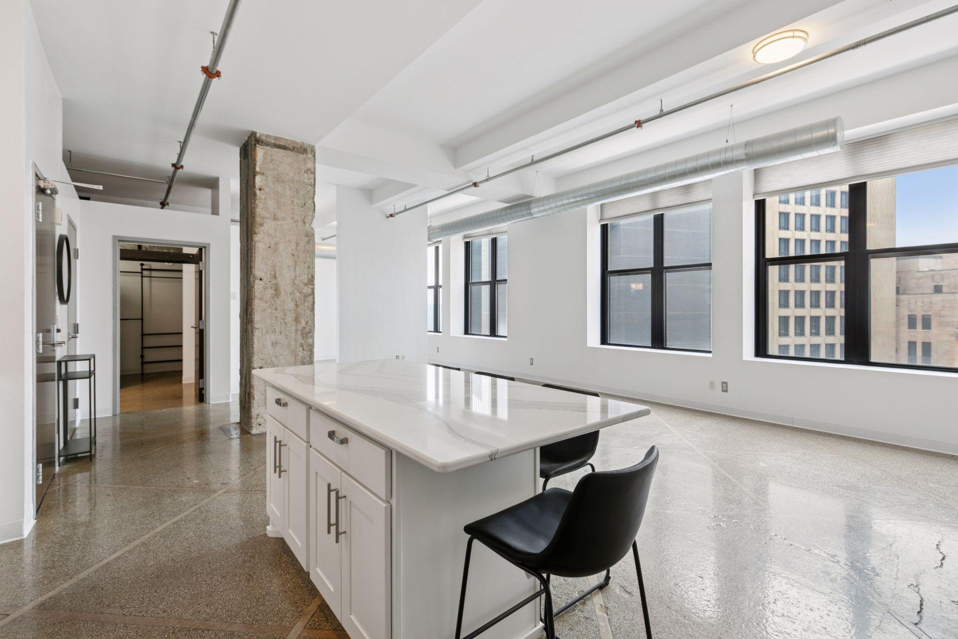 350 Saint Peter Street Unit: 908