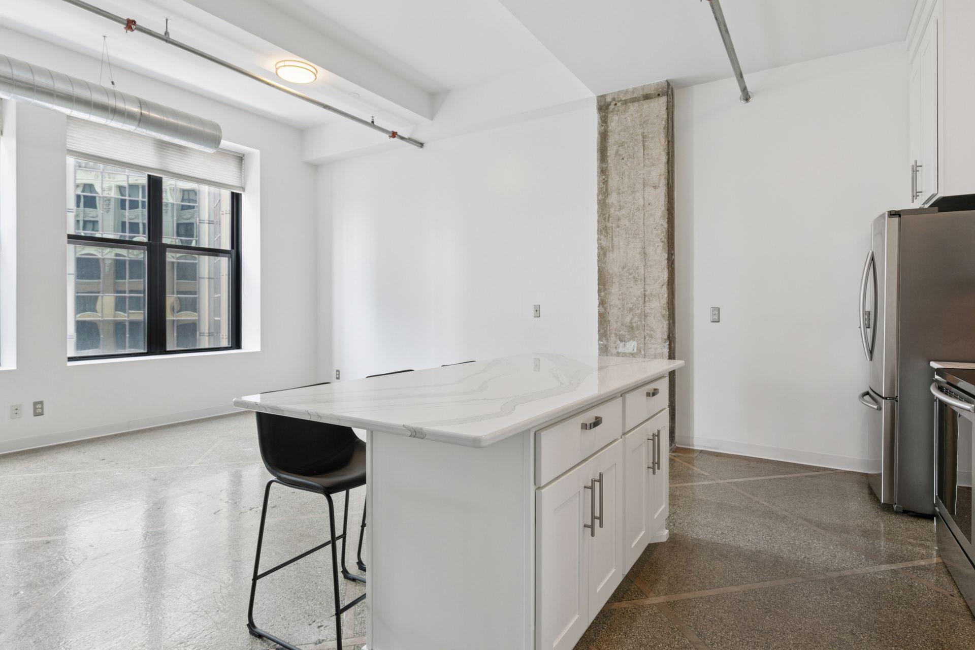 350 Saint Peter Street Unit: 908