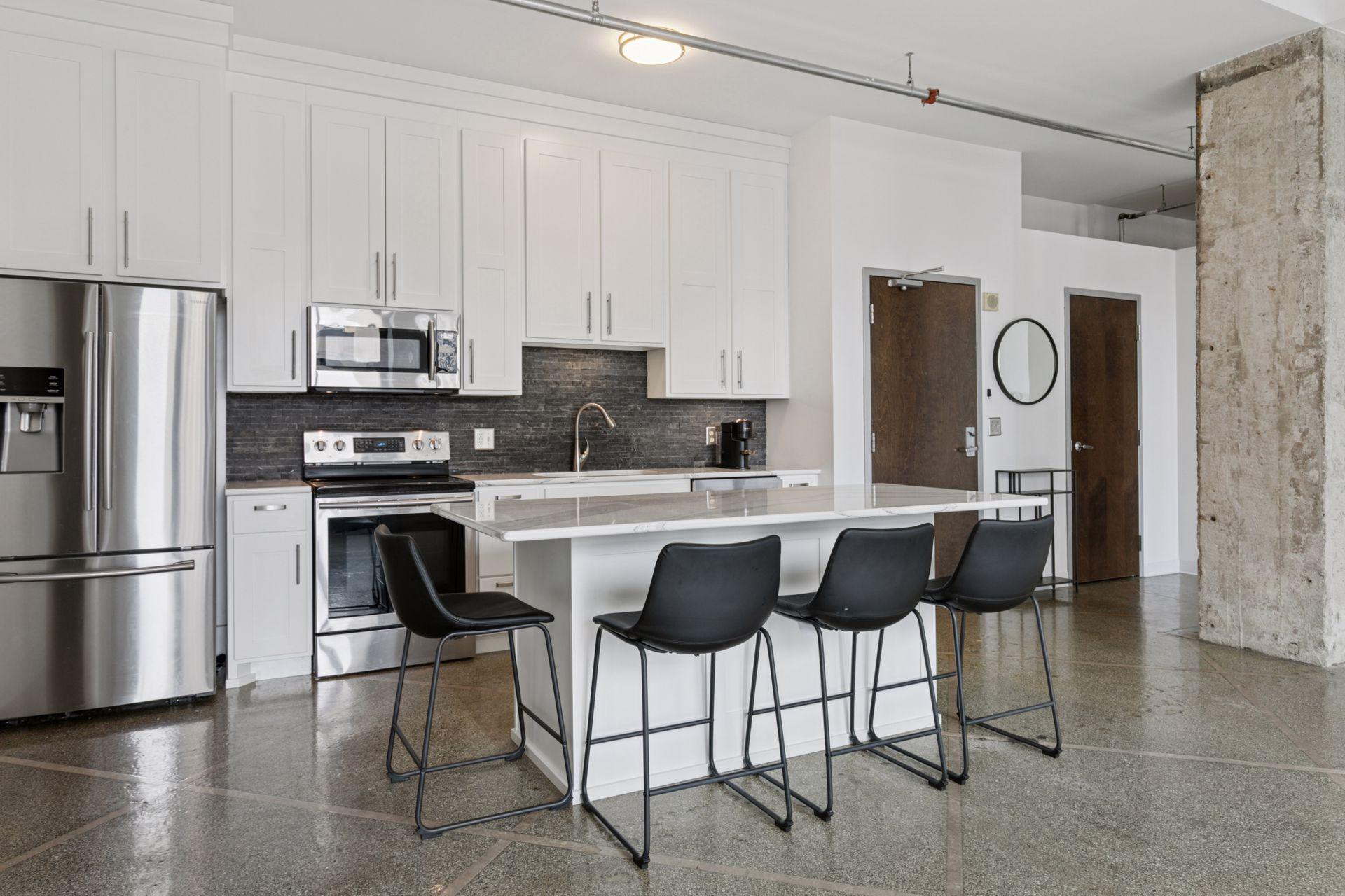 350 Saint Peter Street Unit: 908