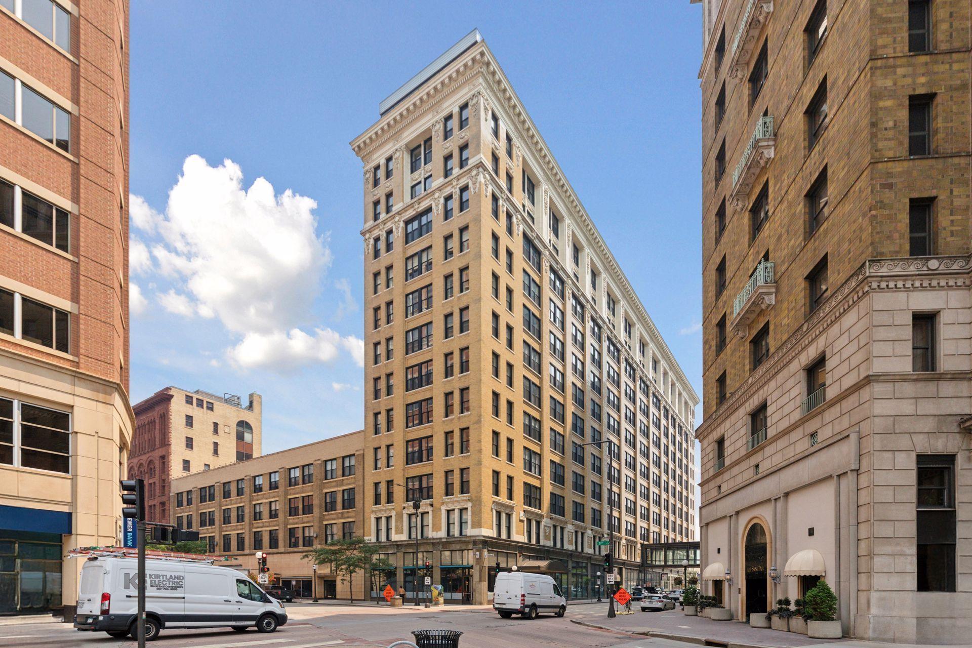 350 Saint Peter Street Unit: 908