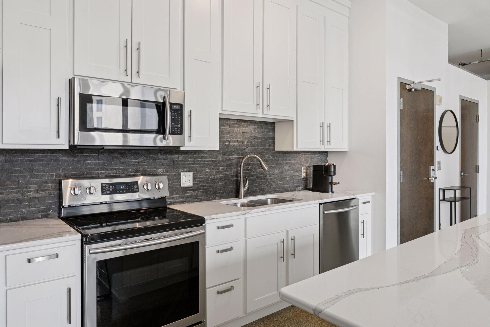 350 Saint Peter Street Unit: 908