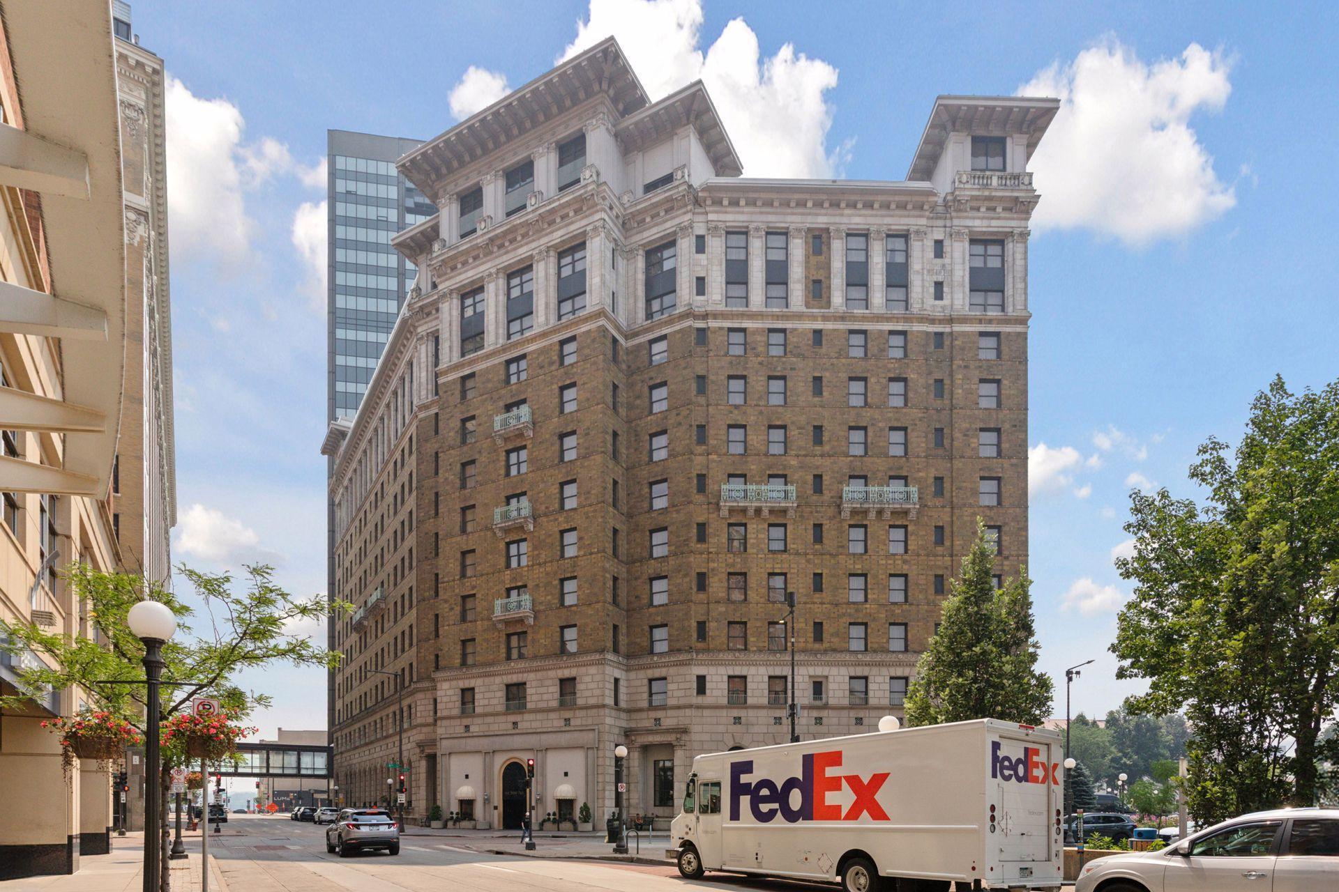 350 Saint Peter Street Unit: 908