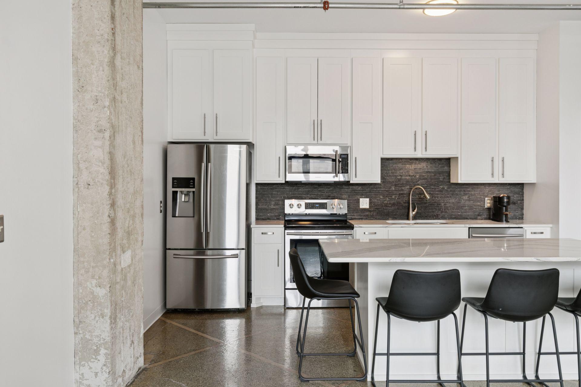 350 Saint Peter Street Unit: 908