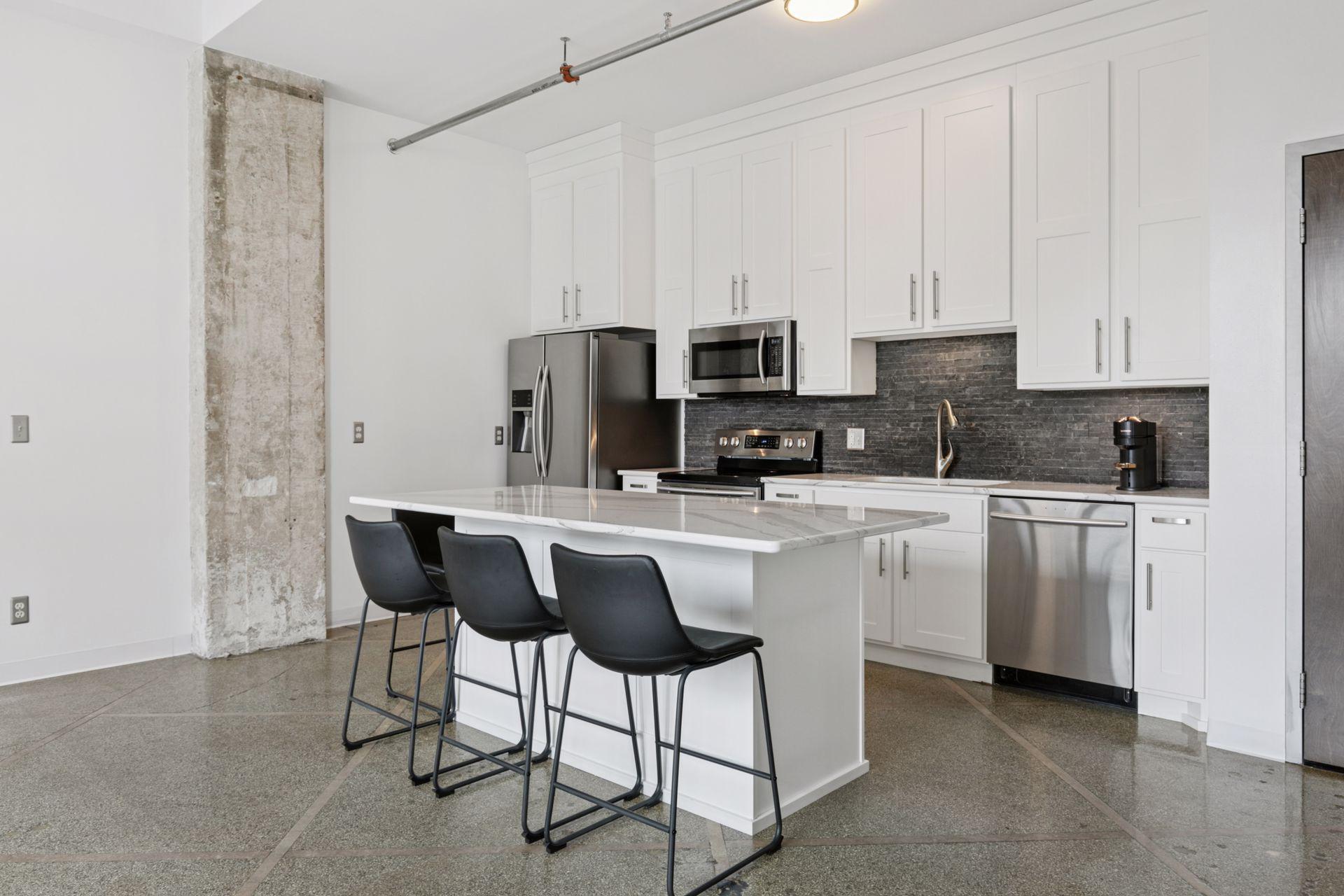 350 Saint Peter Street Unit: 908