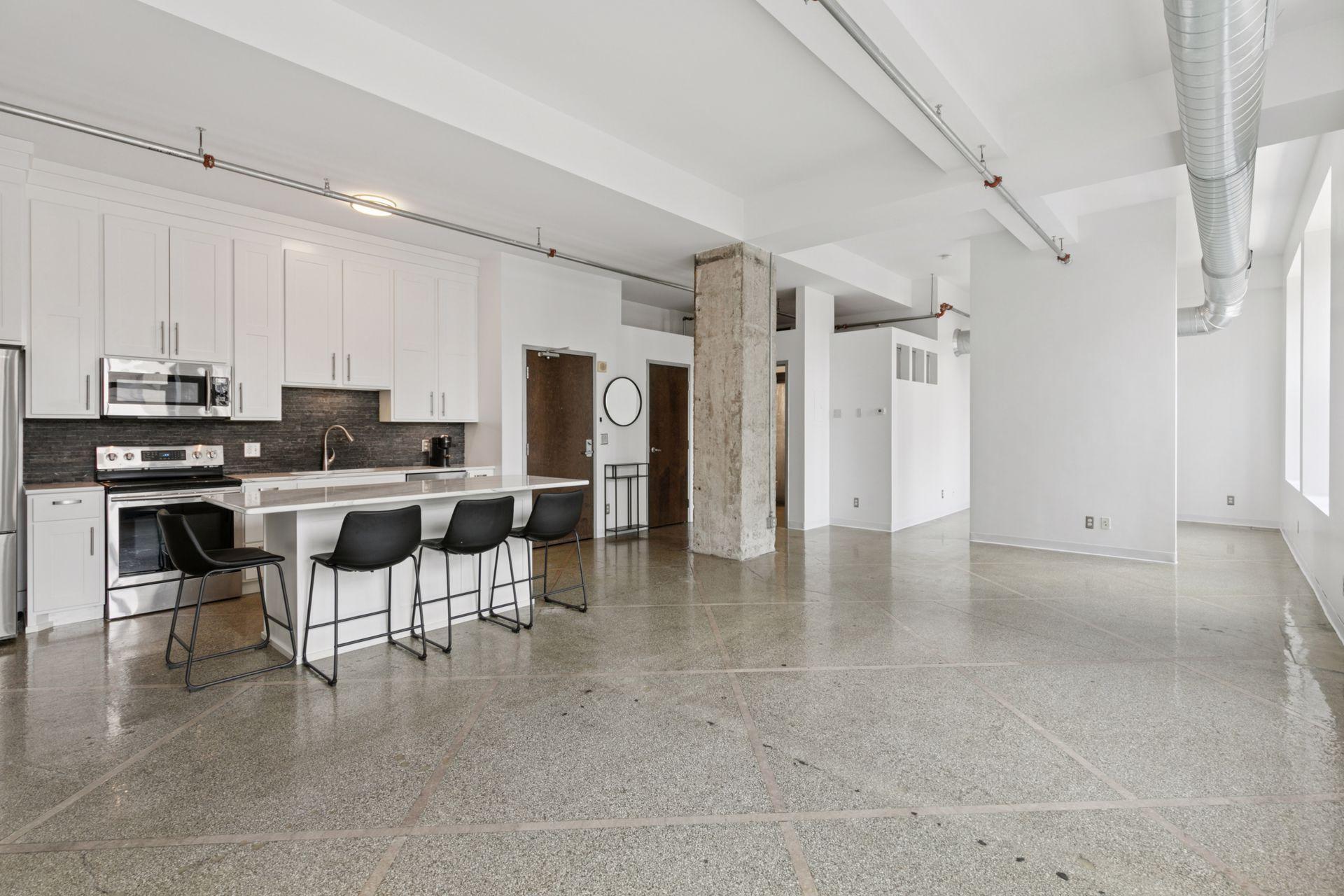 350 Saint Peter Street Unit: 908