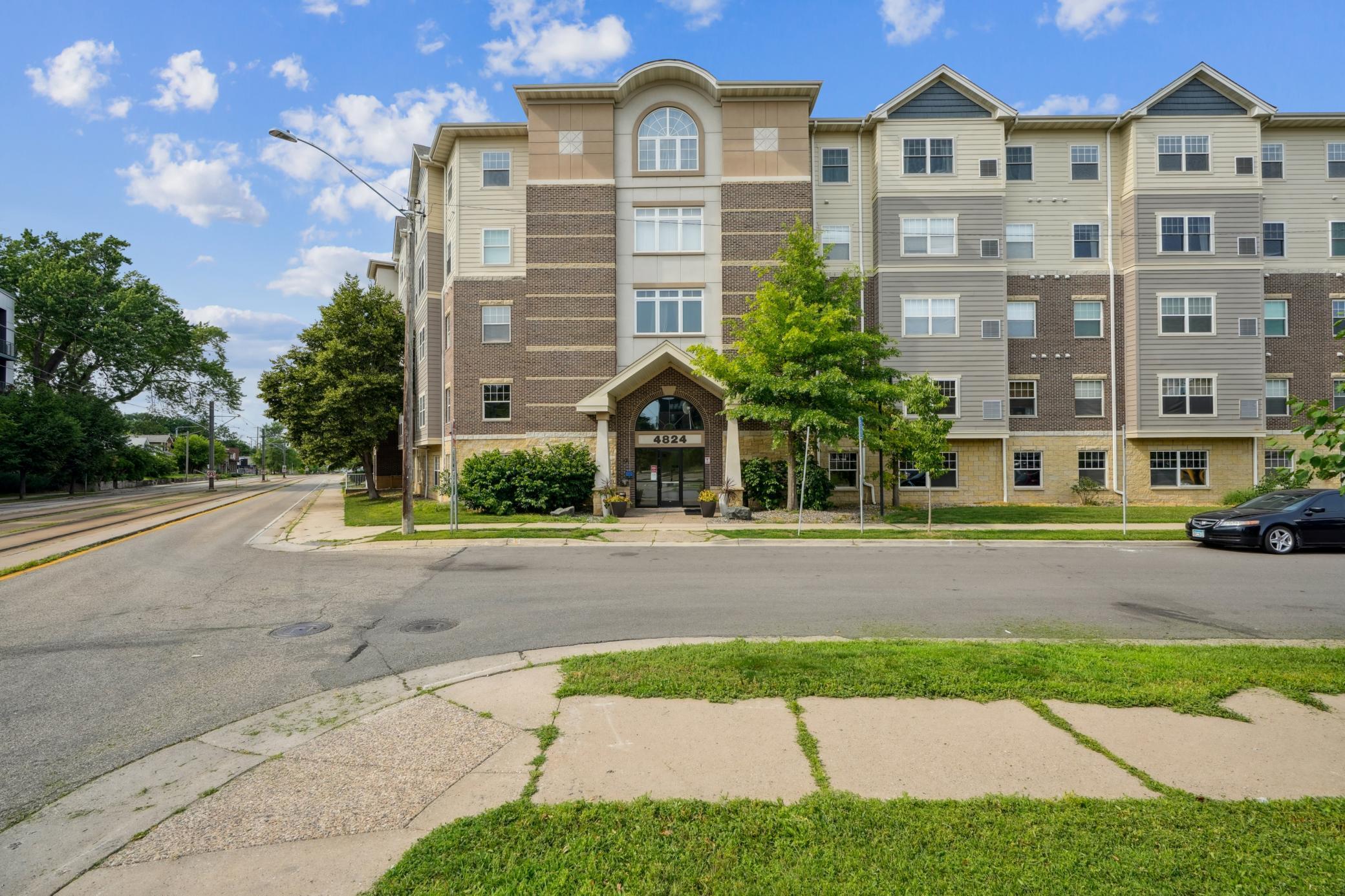 4824 E 53rd Street Unit: 422