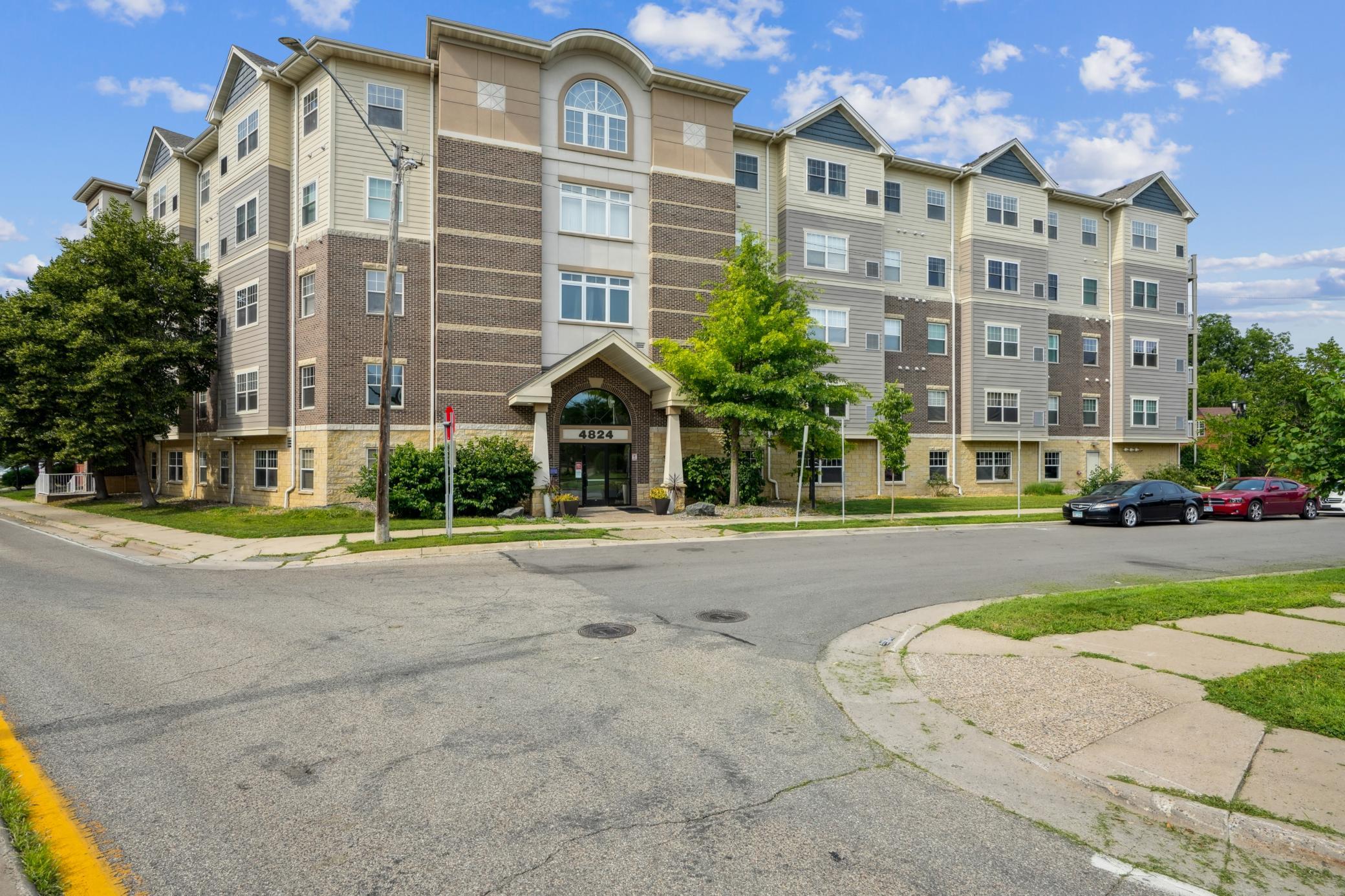 4824 E 53rd Street Unit: 422