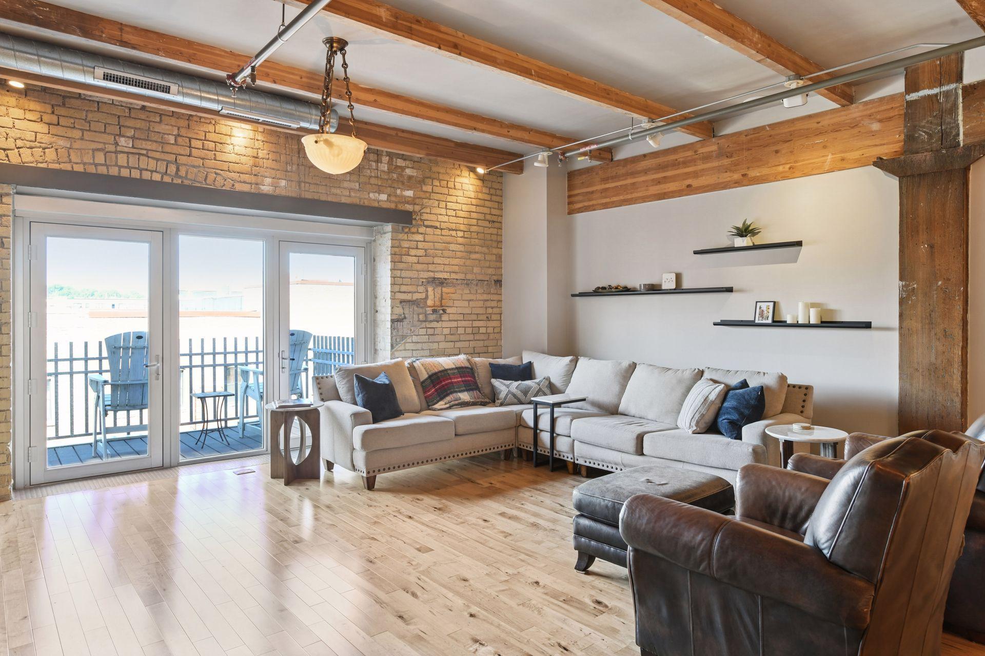 406 Wacouta Street Unit: 412