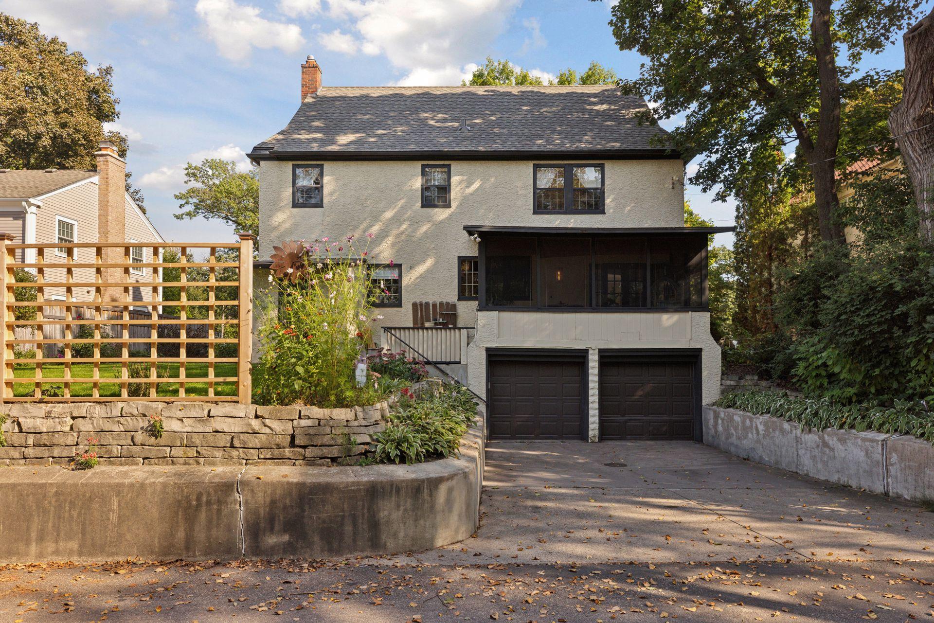 265 Mount Curve Boulevard
