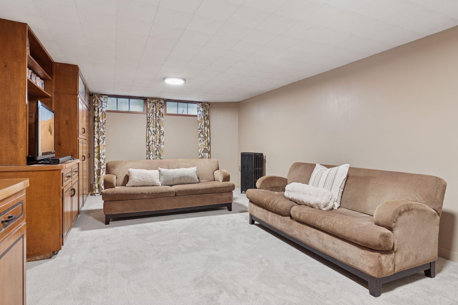 265 Mount Curve Boulevard