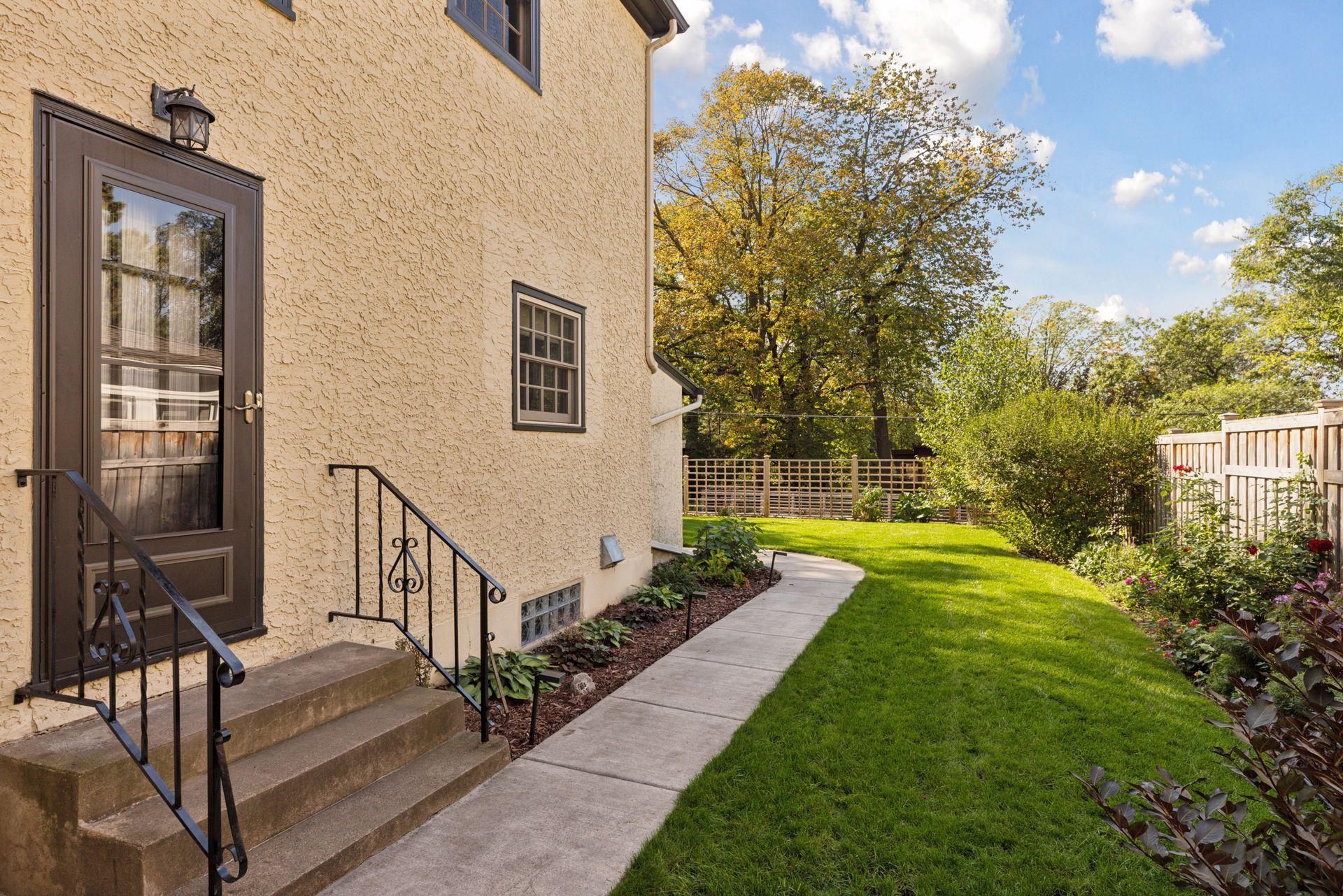 265 Mount Curve Boulevard