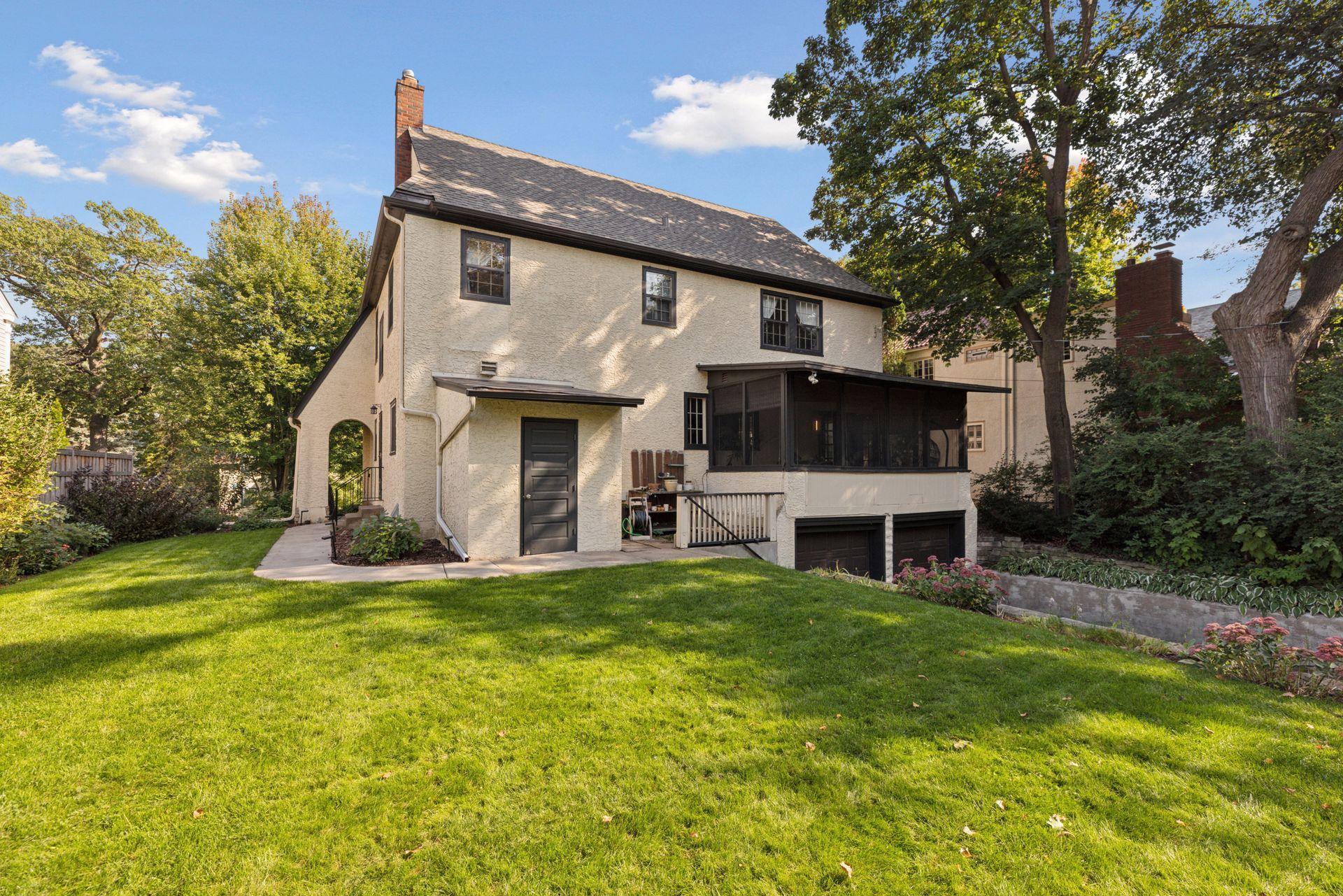 265 Mount Curve Boulevard