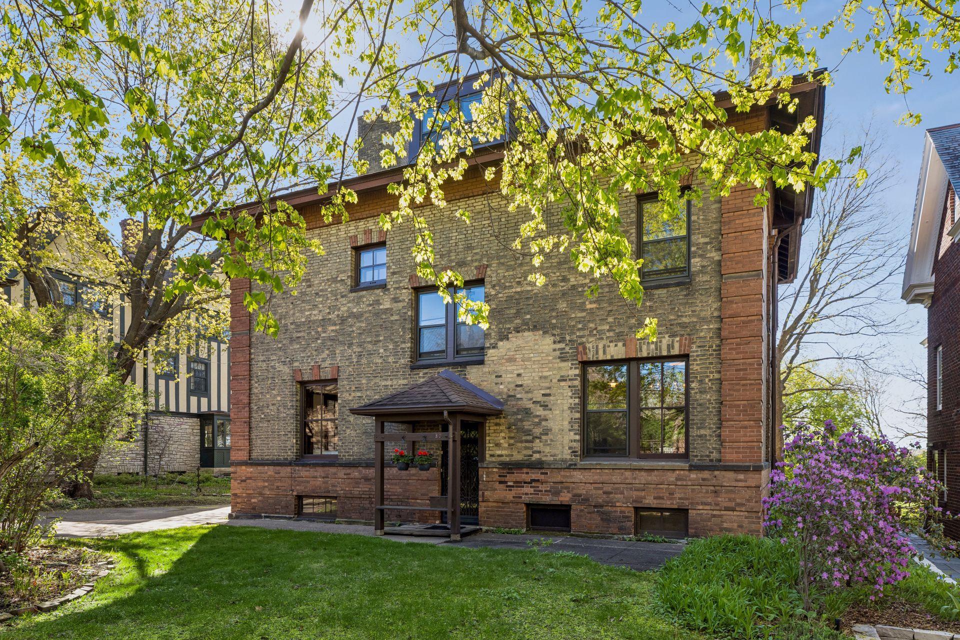 30 Crocus Place