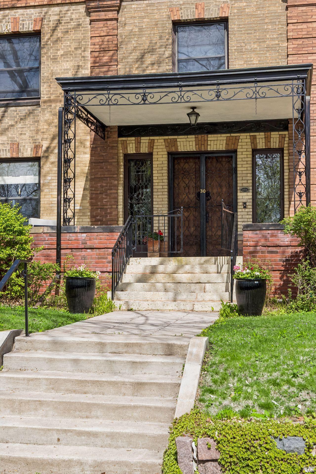 30 Crocus Place