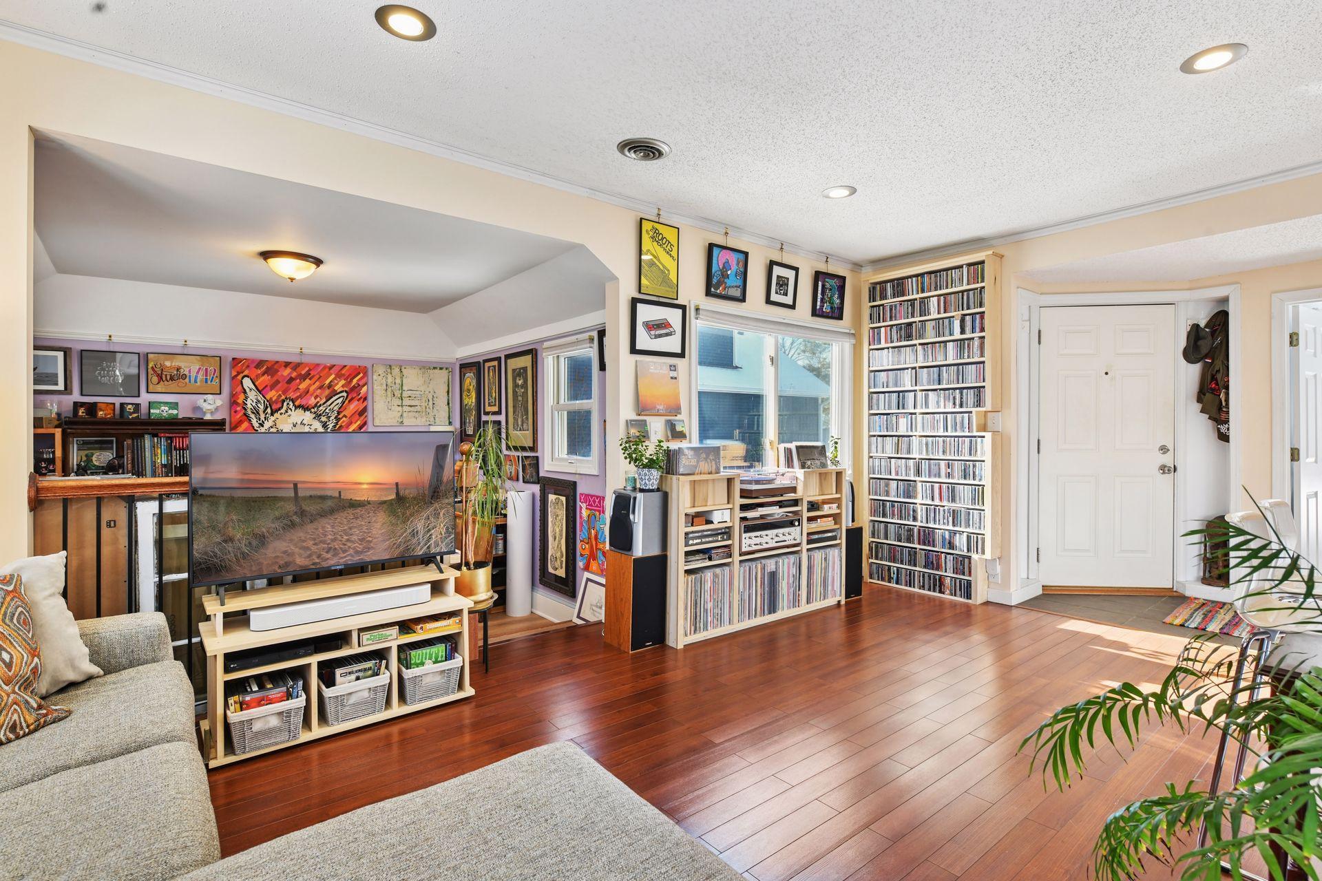 2909 Maryland Avenue S