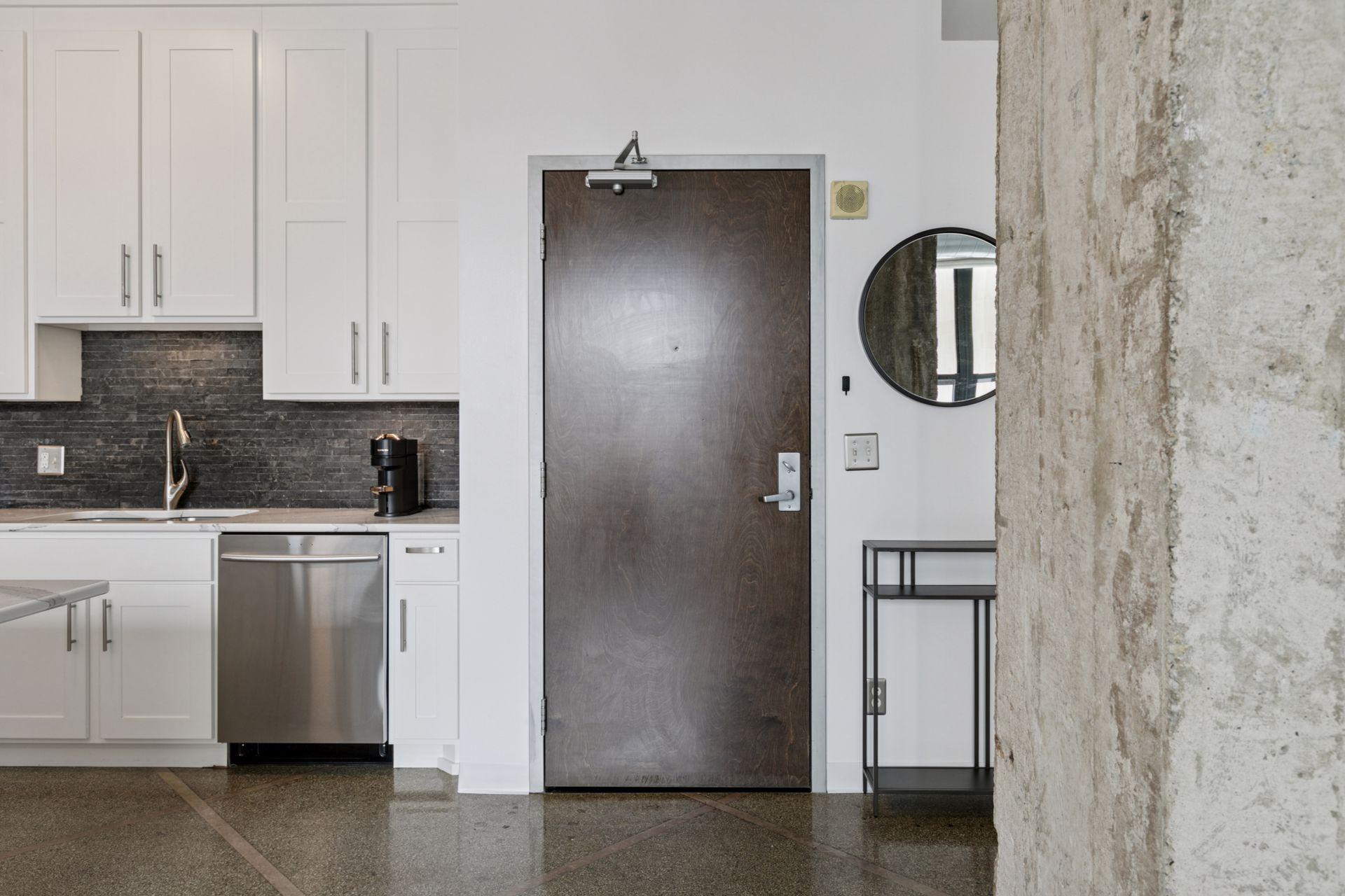 350 Saint Peter Street Unit: 908